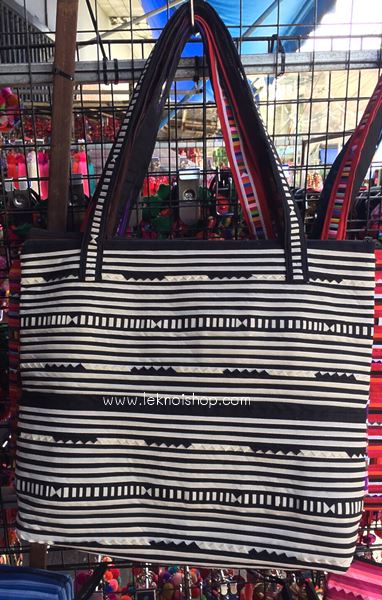 กระเป๋าสะพายผ้าลีซอ สีขาว KL 00205