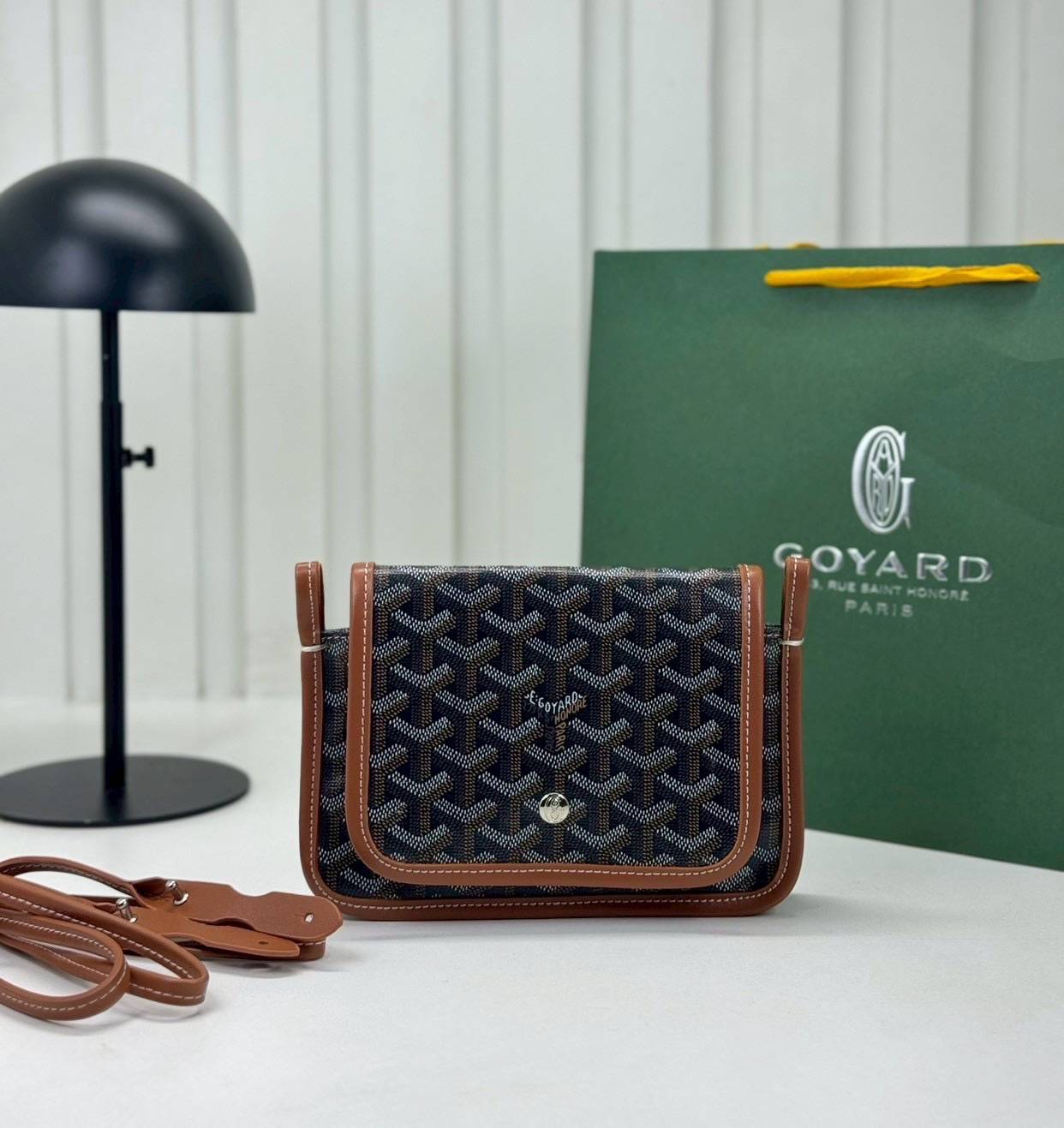 10 สี ORI หนังแท้ | GOYARD Plumet pouch-wallet กระเป๋าสะพายใบเล็กกะทัดรัด ดีไซน์กระเป๋าสตางค์ Plumet ดีไซน์มาพร้อมช่องใส่เหรียญ ธนบัตร และบัตรต่างๆ สามารถสะพายไหล่เป็นกระเป๋าสะพายข้างได้เหมือนกระเป๋าใบเล็ก