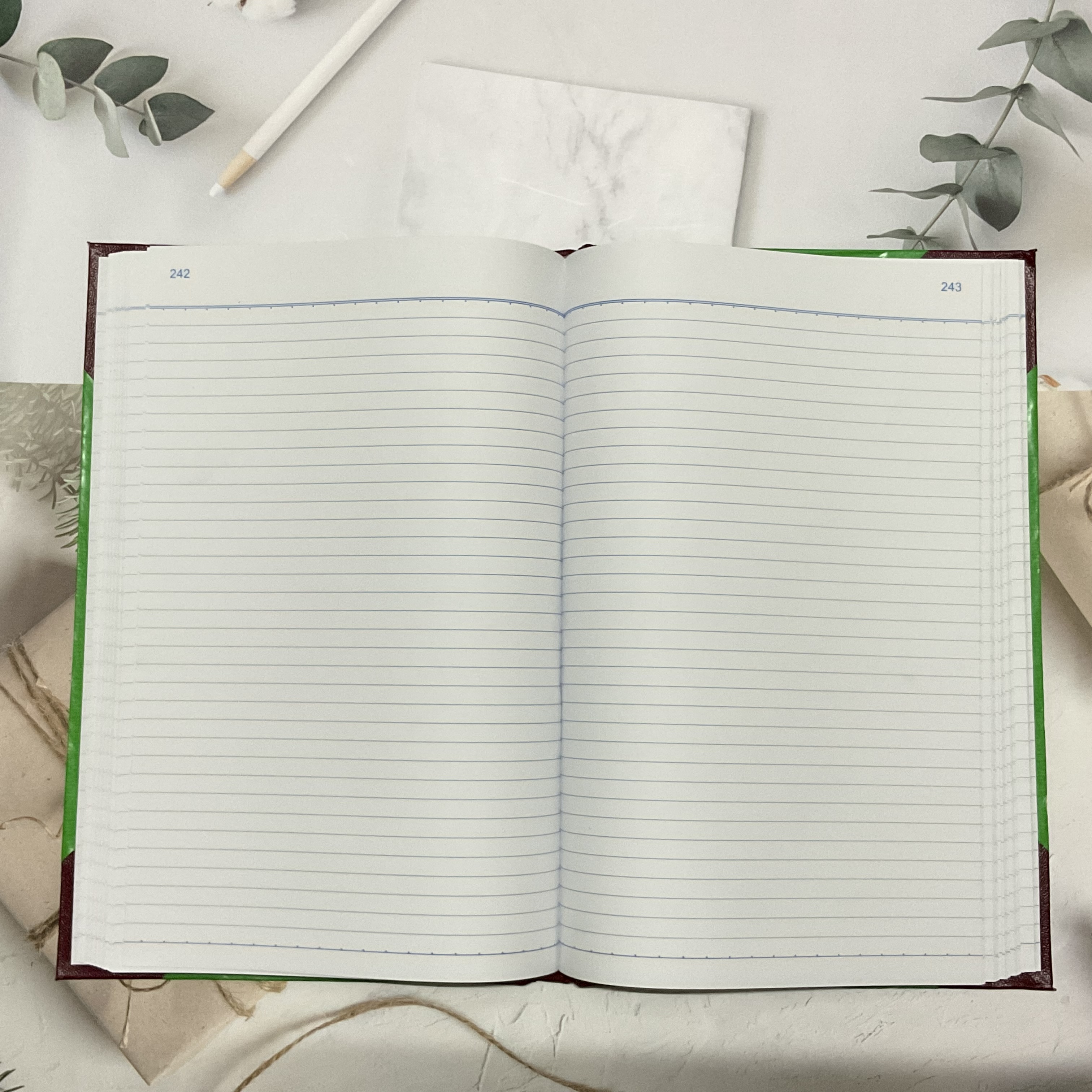 สมุดปกแข็งมุมมัน #2 5/200ผ. 70แกรม 20.5*32cm มีเลขหน้า