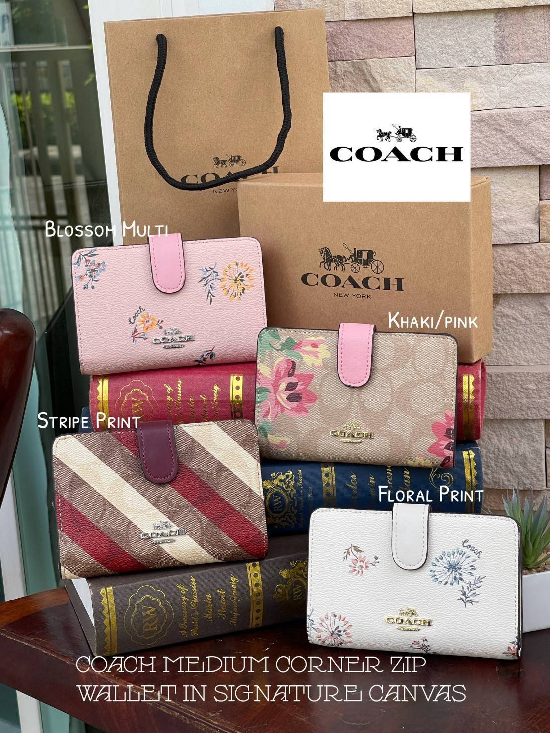 COACH MEDIUM CORNER ZIP WALLET IN SIGNATURE CANVAS กระเป๋าสตางค์ขนาดกลางที่ถือว่าเป็นไอเทม Must Have ของทุกเพศทุกวัยที่ต้องพกติดตัวไว้ตลอดเวลา เพราะนอกจากจะช่วยจัดเก็บเงิน บัตรประชาชน บัตรเครดิตและต่าง ๆ ให้เป็นระเบียบเรียบร้อยยังต้องคำนึงถึงประโยชน์ใช้สอ