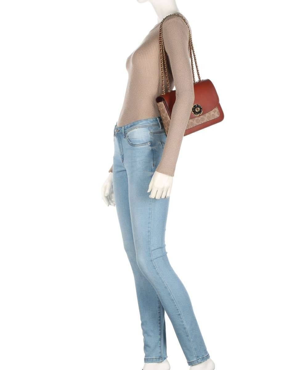 COACH C0827 MADISON SHOULDER BAG IN SIGNATURE CANVAS กระเป๋าสะพายข้าง รุ่นยอดฮิต ไซส์ใหญ่จุใจ ดีไซน์สวย โดดเด่นด้วยตัวล็อครูปดอกไม้ ตกแต่งตัดกันกับลายซีอย่างลงตัว วัสดุหนังแท้สลับหนังแคนวาสเคลือบลาย ภายในแบ่งสัดส่วนให้อย่างดี มาพร้อมสายสะพายในตัว ปรับใช้ไ