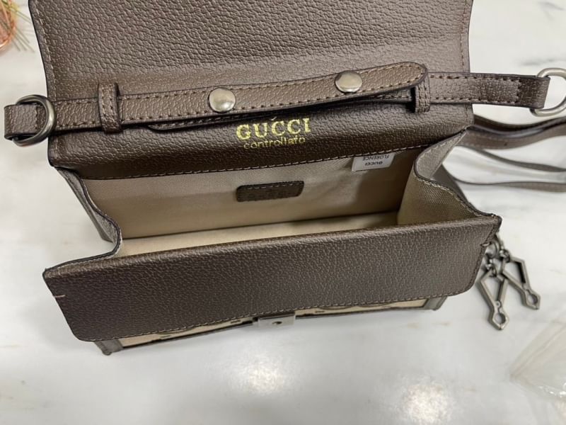 GUCCI Dionysus small top handle bag กระเป๋าสะพายรุ่นสุดคลาสสิค พร้อมหูจับในตัว ให้สาวๆใช้งาน และพกพาได้สะดวกขึ้น ดึงดูดและสะกดสายตาด้วยอะไหล่ดีเทลหรู