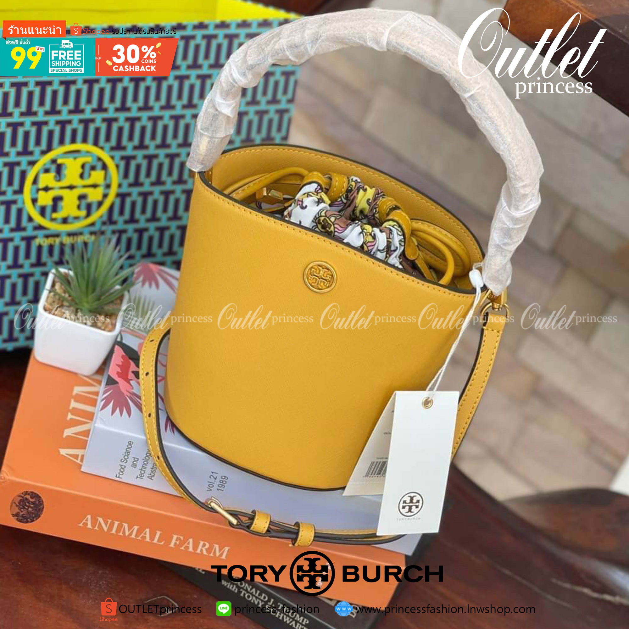 ของแท้ 💯% Tory Burch Robinson mini bucket bag ด้วยความที่ยืนหนึ่งในเรื่องแบบExotic จึงเชื่อมั่นได้เลยว่า Tory Burch ถูกคัดสรรมาแล้วอย่างพิถีพิถัน