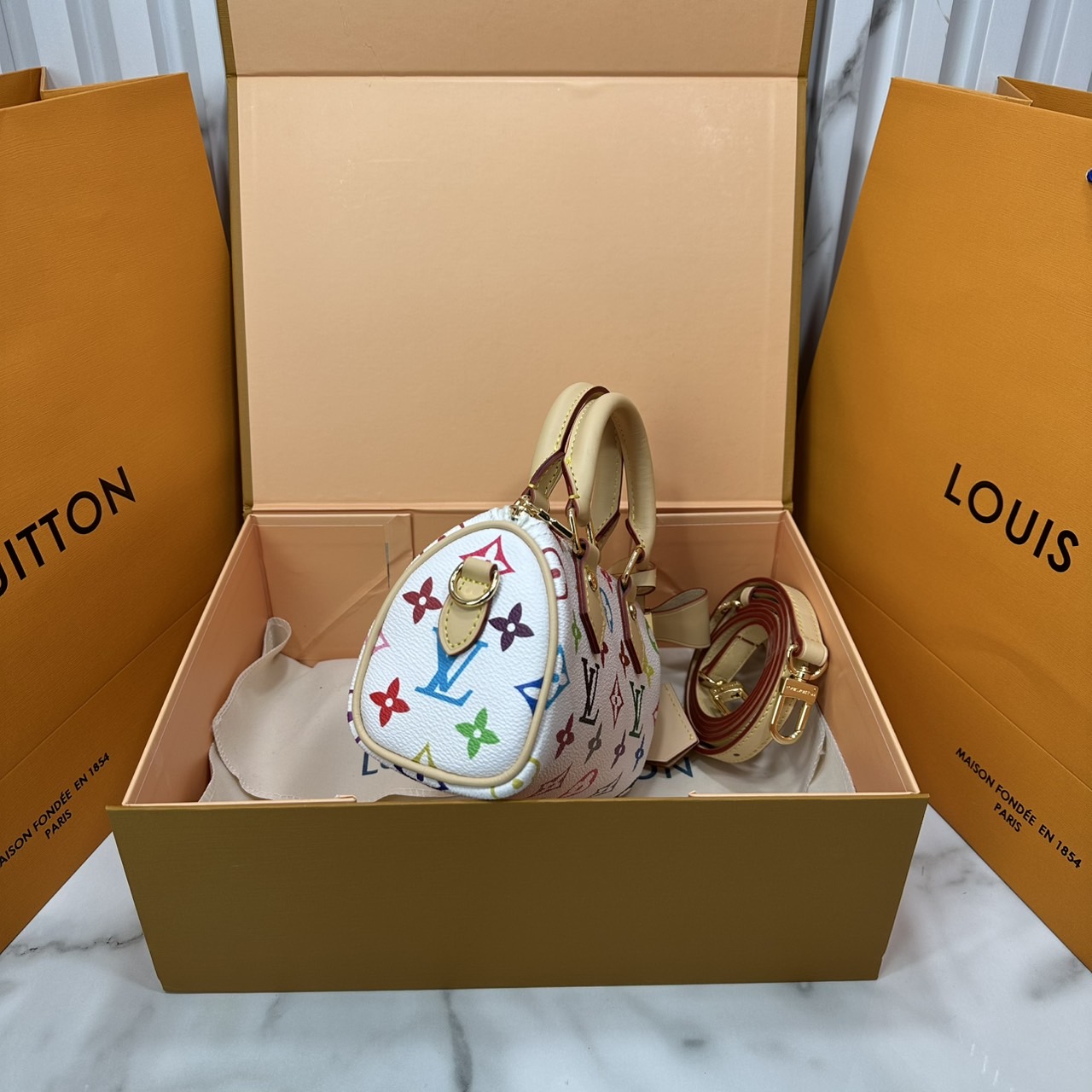 ORI | LV x TM Nano Speedy Bag Murakami กระเป๋าสะพายสปีดี้นาโนไซส์เล็ก เผยความมีชีวิตชีวาปรับดีไซน์โทนสีสดใส สวยเรียบหรู ผู้ดี