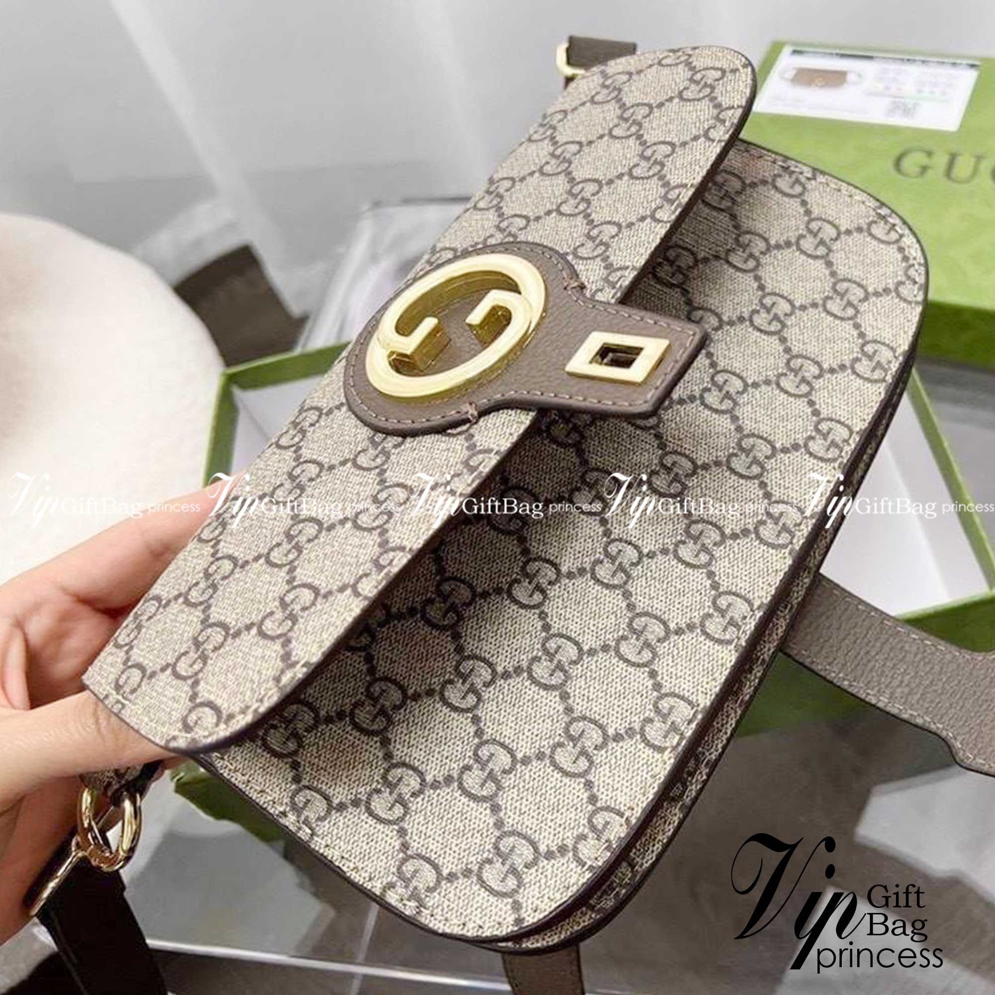 Gucci Blondie belt bag กระเป๋าสะพาย หรือคาดอก คาดเอวได้ คุ้มมากในใบเดียวค่ะ เป็นรุ่น unisex ใช้ได้ทั้งชายหญิง เท่ๆ คูล เลยค่ะ ภาพถ่ายจากงานขายจริง ใช้งานต่างประเทศได้