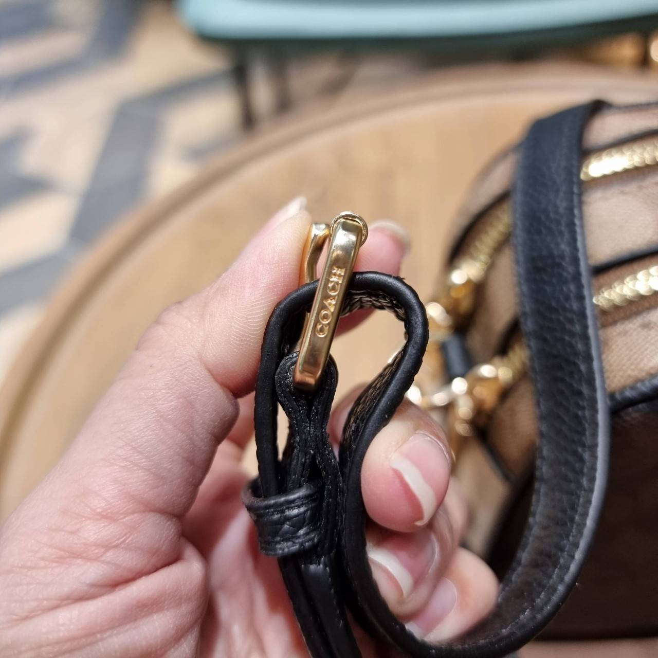 ใครที่รออยู่ห้ามพลาดเลยจร้าา! COACH JES CROSSBODY IN BLOCKED SIGNATURE CANVAS ((1767)) พร้อมส่งอีกครั้ง สินค้าขายดี กระเป๋าสะพายครอสบอดี้ร์หรือสะพายข้างได้ หนังแท้อย่างดีค่ะ 🔺สีหนังของรุ่นนี้ผสมกันได้ลงตัวดูดีมากๆทีเดียวค่ะ กระเป๋าแบบ2ช่องซิป ภายใ