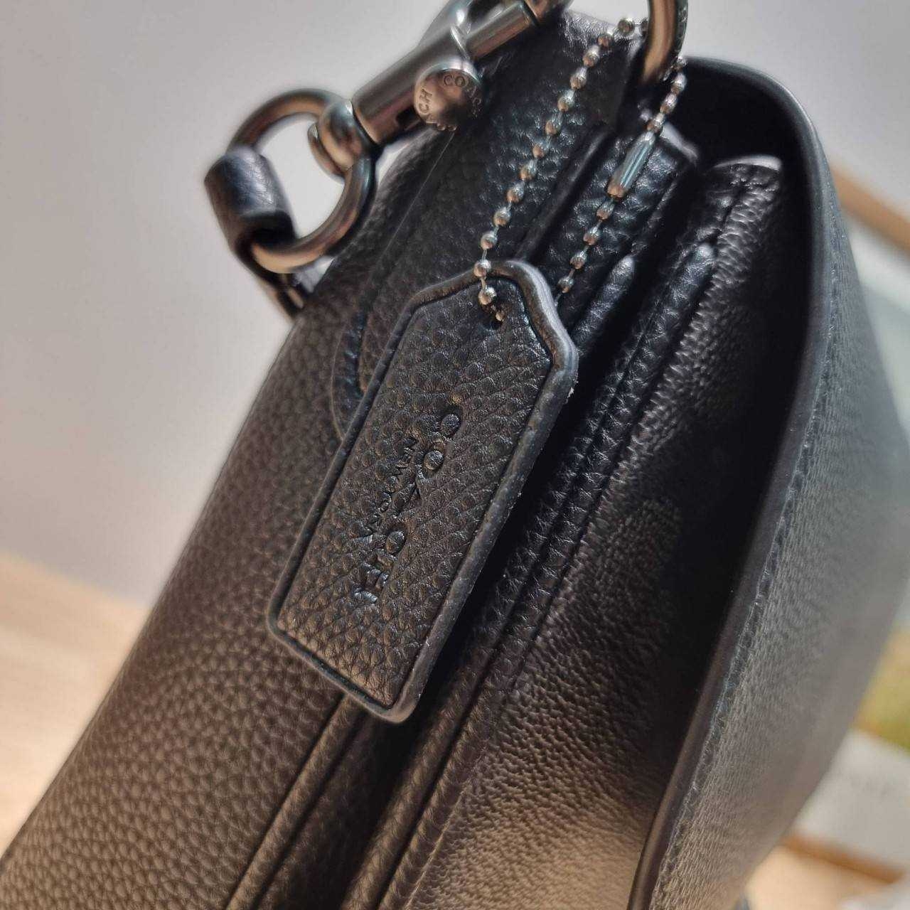 COACH Soft Tabby Messenger In Signature Canvas C8430 CH769 ไอเท็มที่หนุ่มๆต้องไม่พลาด กระเป๋าทรงแมสเซนเจอร์ใบใหญ่กำลังพอดี พร้อมด้วยสายสะพาย 2 เส้น