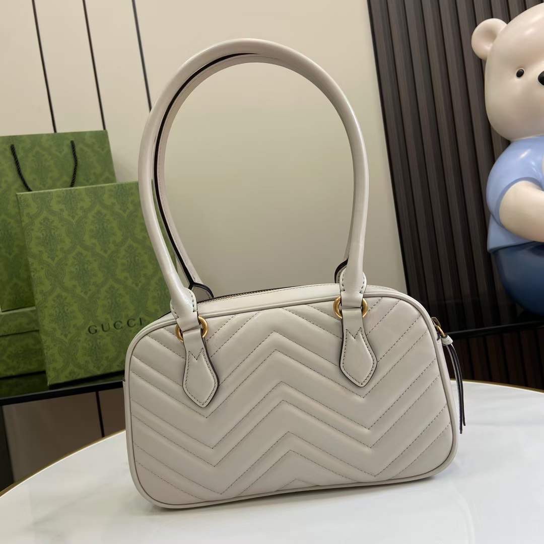 10" GUCCI GG MARMONT SMALL TOP HANDLE BAG กระเป๋าสะพายไหล่ใบใหญ่ หนังลายเชฟร่อนรุ่นใหม่ต้อนรับซัมเมอร์ สวยหรูตามตามแบบฉบับแบรนด์