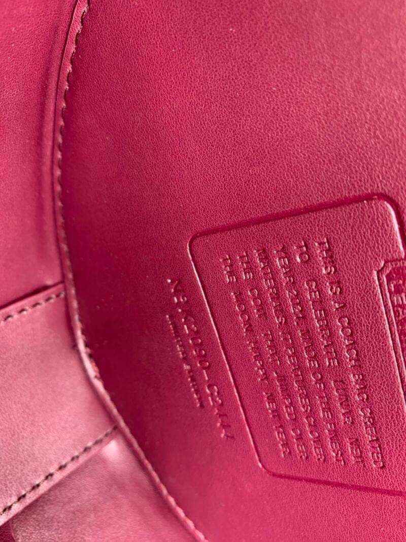 COACH LUNAR NEW YEAR CIRCLE BAG IN SIGNATURE CANVAS กระเป๋าทรงกลม ถือและสะพายข้างได้ วัสดุหนังแท้ ลาย C สวยหรู!! ตามแบบฉบับแบรนด์ ดูแพงมาก ราคาสุดคุ้มแบบนี้ ต้องมีไว้ใช้สักใบน้า!!