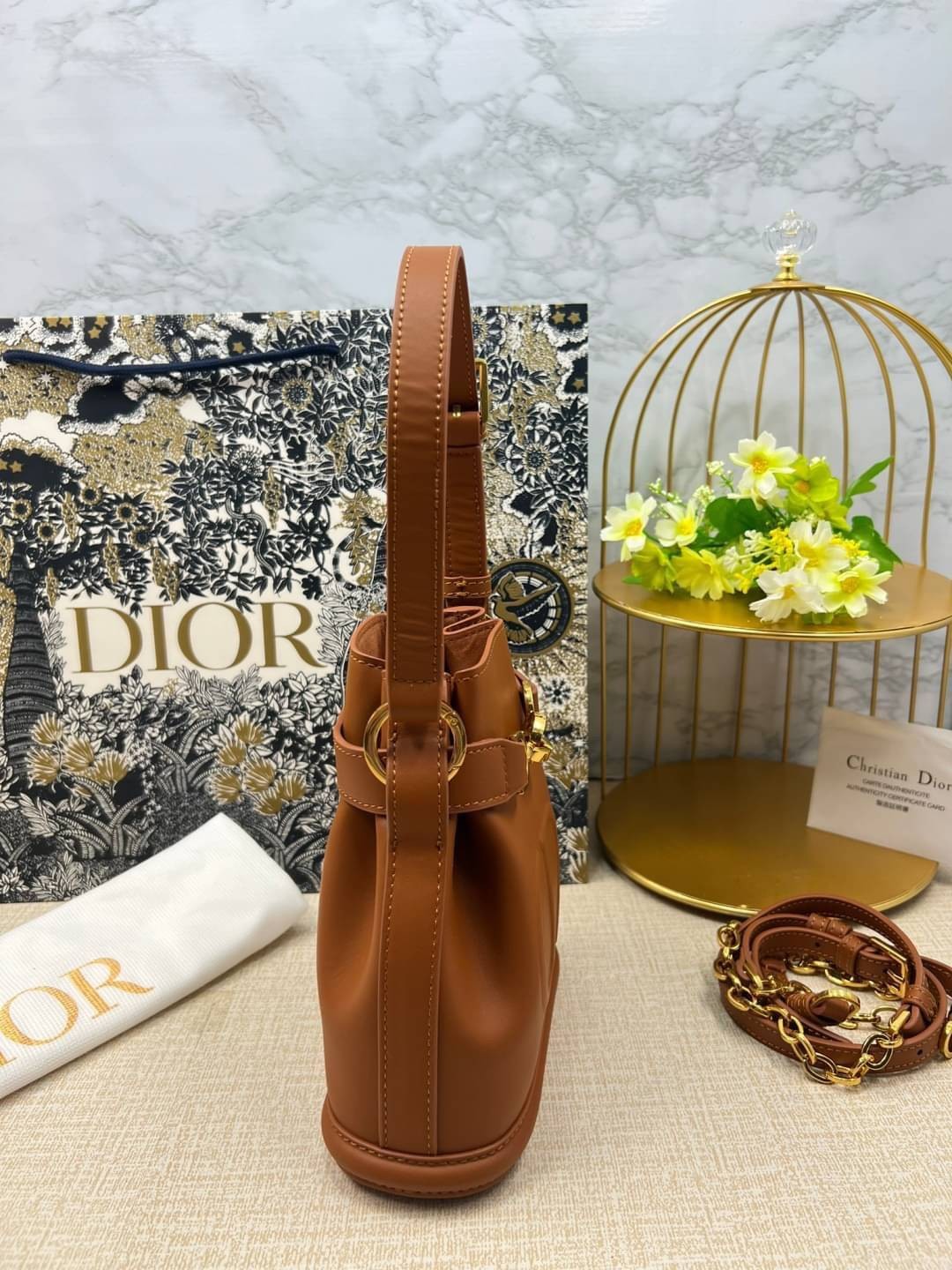 DIOR SMALL C'EST 17 cm / Dior bucket bag รุ่นใหม่สวยหรู ดูแพงมากค่ะ กระเป๋าสะพายบัคเก็ต รูปทรงคลาสสิค ใช้งานง่ายภายในโล่งกว้างมาก สวยมาก ควรมีค่า