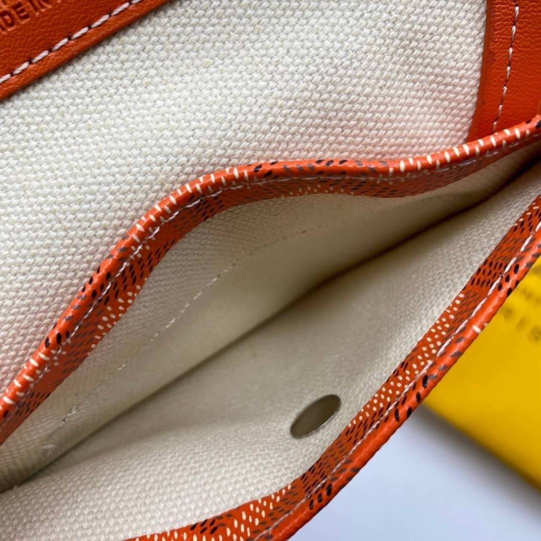 9 สี GOYARD ANJOU TOTE MINI / Goyard Mini Tote เกรดออริจินอลสลับแท้ ใช้งานต่างประเทศได้ ฮอตไอเท็ม กับกระเป๋าสะพายทรงโท้ท ไซส์มินิ กะทัดรัด มาครบสีขายดี เลิศทุกสี รูปทรงคลาสสิค ดีไซน์เป็นเอกลักษณ์ ใช้งานได้หลากหลาย