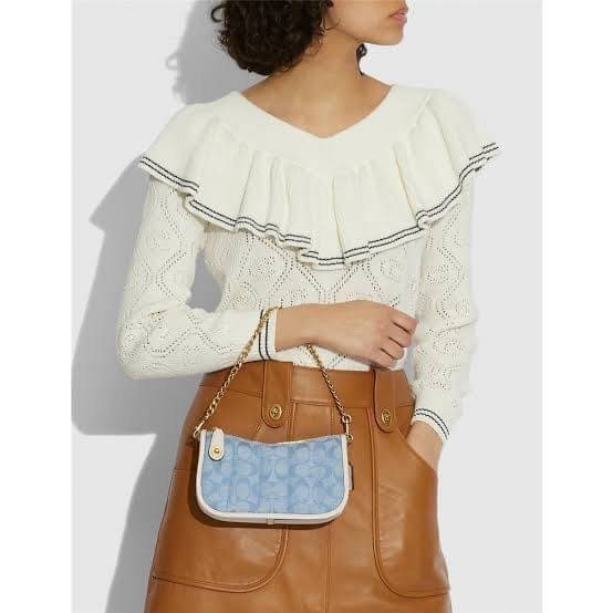 COACH Swinger 20 B4/Light Washed Denim Chalk พร้อมส่งที่ไทย ภาพสินค้าถ่ายจากงานขายจริง ใช้งานต่างประเทศได้