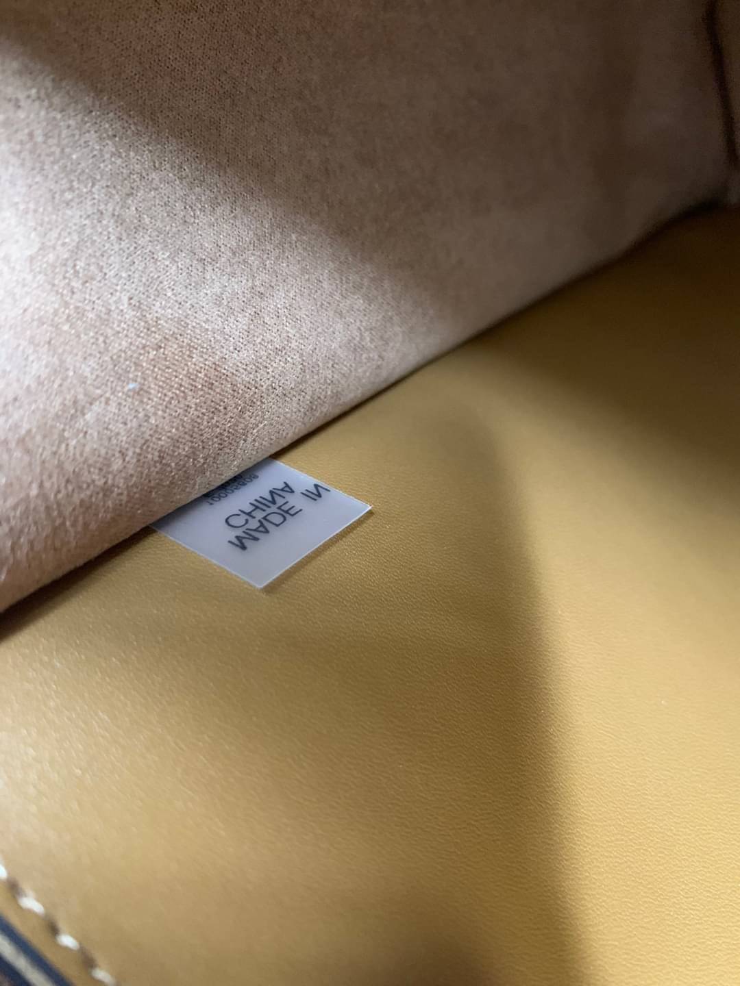 OUTLET 】หลงรักใบใหญ่ ได้ไปไม่ผิดหวังแน่นอนจร้าา😘 TORY BURCH T MONOGRAM JACQUARD TOTE BAG กลับมาอีกครั้ง พร้อมสีออกใหม่! พร้อมส่งค่ะ! กระเป๋าหิ้ว//สะพายไหล่ ใบใหญ่ แต่น้ำหนักเบา วัสดุJacquardทอลายแบรนด์+หนังแท้ ได้ลงตัวและร่วมสมัยมากๆค่ะ มีป้ายอะไห