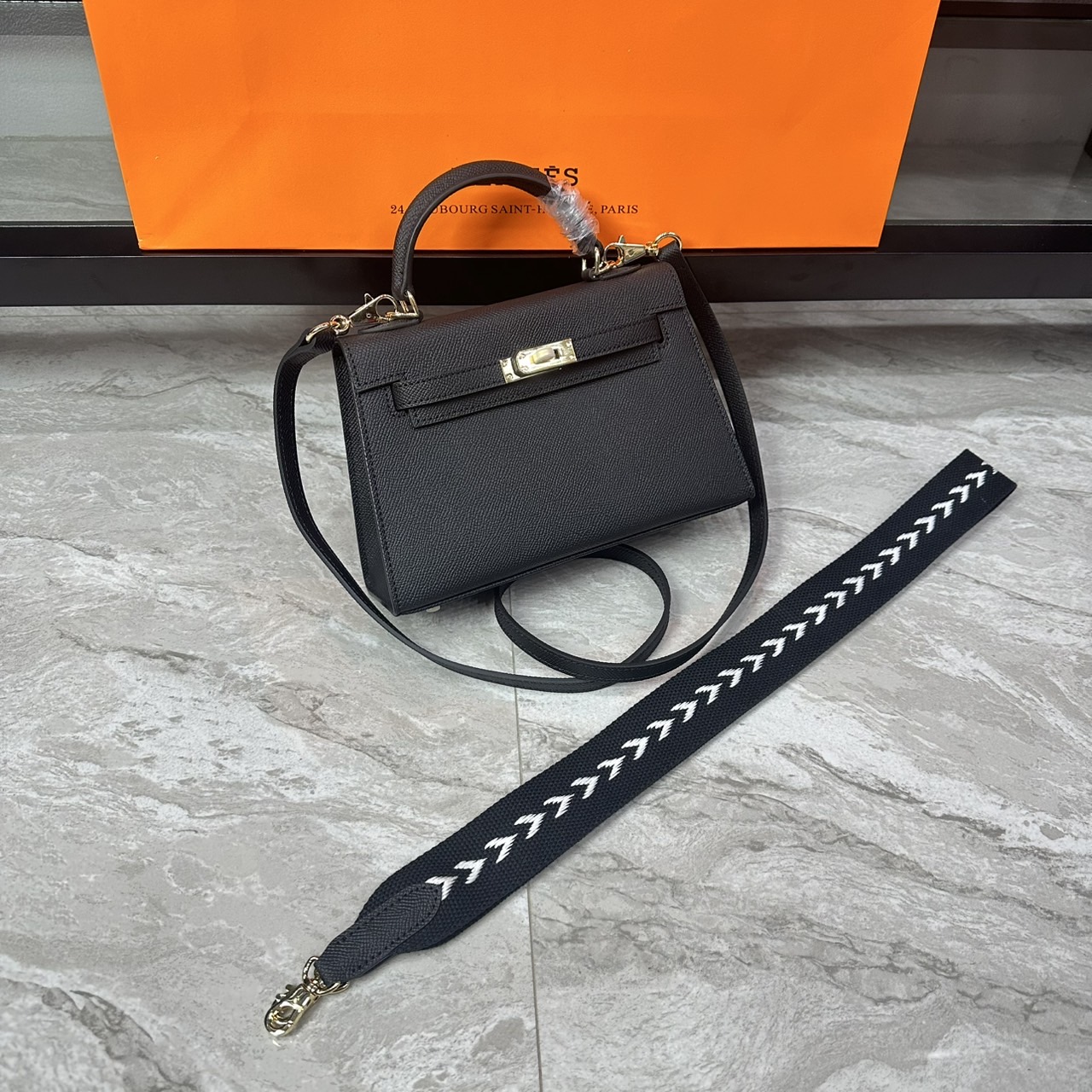 ORI หนังแท้ | Hermes Mini Kelly Pochette 20cm จิ๋วแต่แจ๋ว ราคาพุ่งยิ่งกว่าทอง พร้อมสายสปอร์ต กระเป๋าสะพายที่สุดแห่งหรูหราลัคชู นิยามของความสง่างามเหนือกาลเวลา