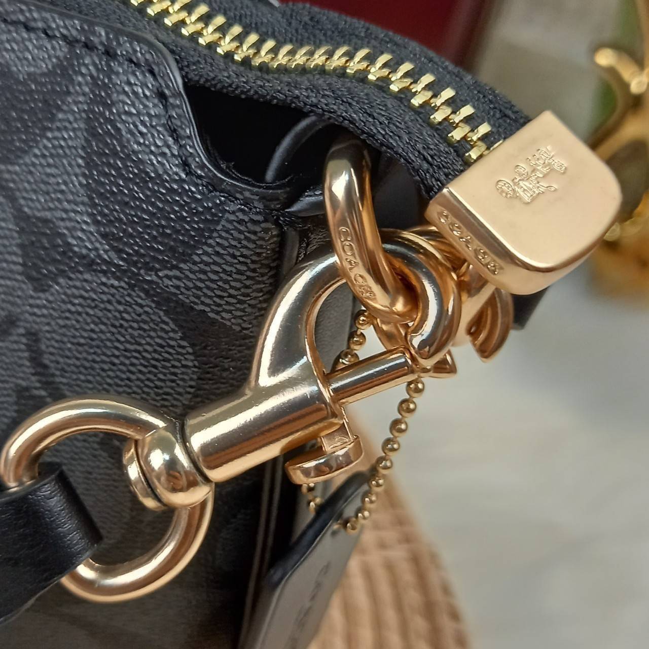 COACH LEWIS SHOULDER BAG IN SIGNATURE CANVAS (COACH F85696)🌺พอชใบใหญ่ ใส่ของได้จุใจ มีสายให้ 2 สาย อะไหล่สีทอง หรูหรา คลาสสิค สายยาวถอดได้ ปรับได้ ช่องด้านใน กว้างมากๆ ใช้ได้ทุกโอกาสจริงๆ แนะนำ ไม่ควรพลาดจ้า