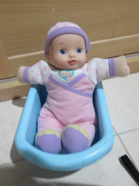 You & Me Baby Doll with 2 in 1 bath tub and baby seat ของเล่นมือสอง