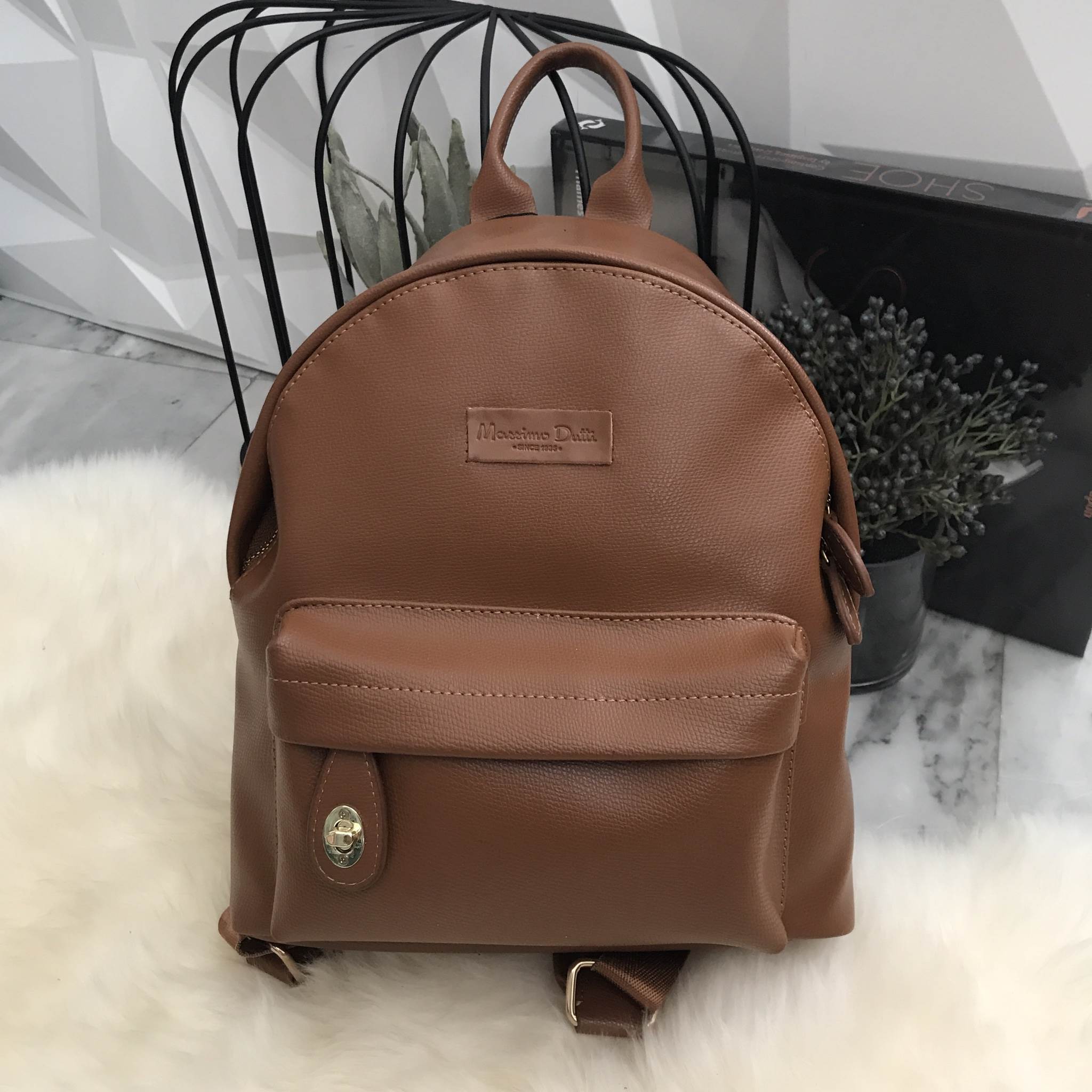 ใหม่ล่าสุด เป้ทรงสวย จากแบรนด์ Massimo dutti ตัวกระเป๋าหนัง มีช่องเก็บของได้เป็นสัดส่วน เหมาะกับสาวๆ ที่ของเยอะใบนี้ ใบเดียวจุคุ้มคะ **เลิศมากคะ ใช้เดินทาง หรือ เที่ยวได้อย่างสบายใจ หายห่วงค่า **ใบนี้แนะนะเลยไม่มีไม่ได้แล้ว