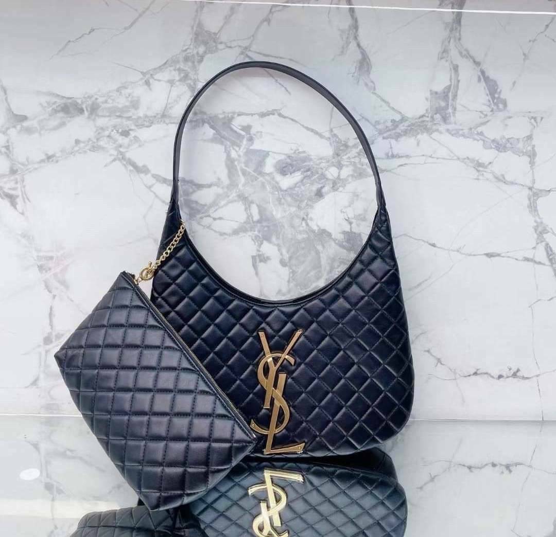 YSL Icare Maxi Shopping Bag In Quilted Lambskin 15" / YSL Icare Maxi Denim กระเป๋าสะพายใบใหญ่ มาพร้อมใบเล็ก หนังบุเย็บลายตาข่าย (Quilted Bag) ดีไซน์โฉบเฉี่ยวกว่าหลายระดับด้วยการประดับฮาร์ดแวร์ทองเหลืองในตัวอักษร Y.S.L สะดุดตา มอบสไตล์เรียบง่ายแต่คลาส