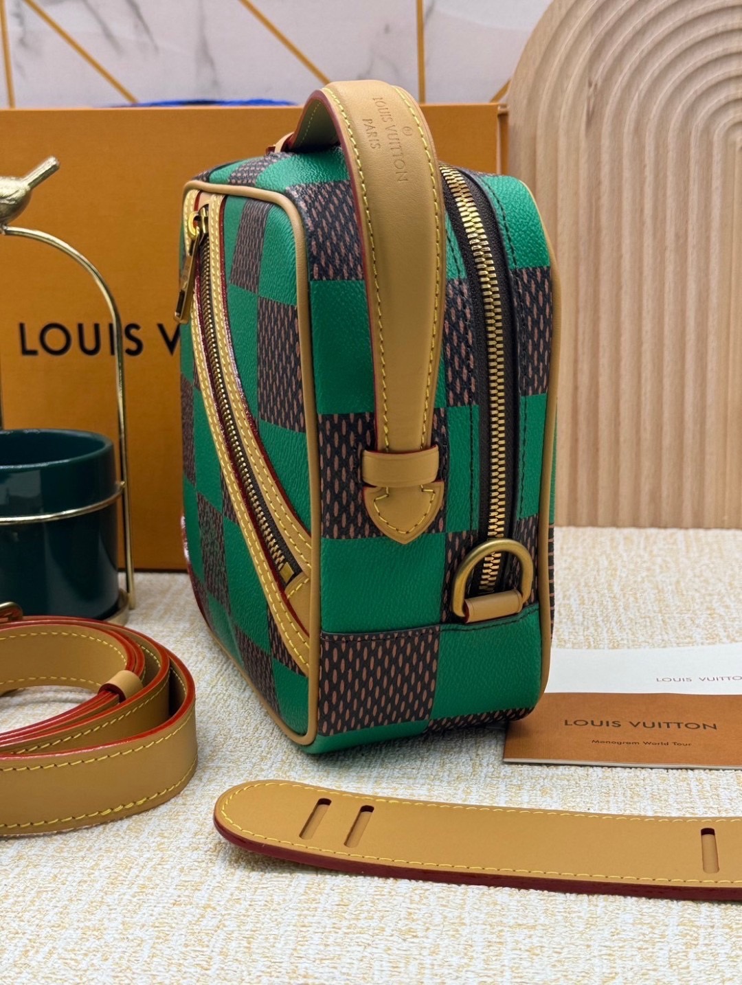 LV Chess Messenger Bag Jaune Mat / Green / Red / Blue กระเป๋าสะพายแมสเซนเจอร์ทรงเหลี่ยมรุ่นใหม่ ลายตารางหมากรุก Damier เอกลักษณ์ของความหรู โทนสีสดใสมีชีวิตชีวา ปรับลุคปัง กับการมาของความไฮคลาสรูปแบบใหม่ สุดไอโคนิค