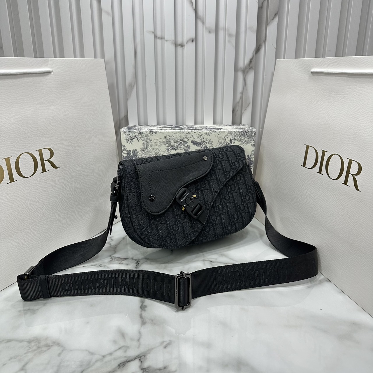 DIOR Saddle Messenger Bag Oblique Jacquard and Grained Leather กระเป๋าสะพาย Saddle pouch คู่ใจท่านชาย เอกลักษณ์ที่หรูหราตลอดกาล เกรดออริ 1:1