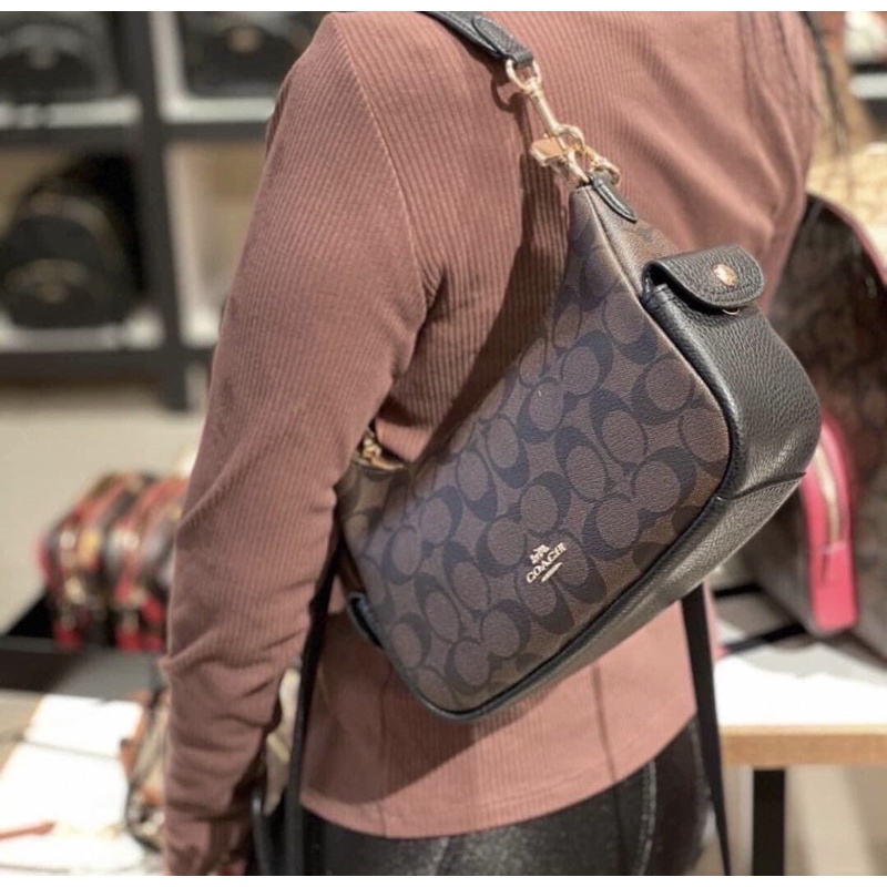 COACH Pennie Shoulder Bag In Signature Canvas พร้อมส่งที่ไทย