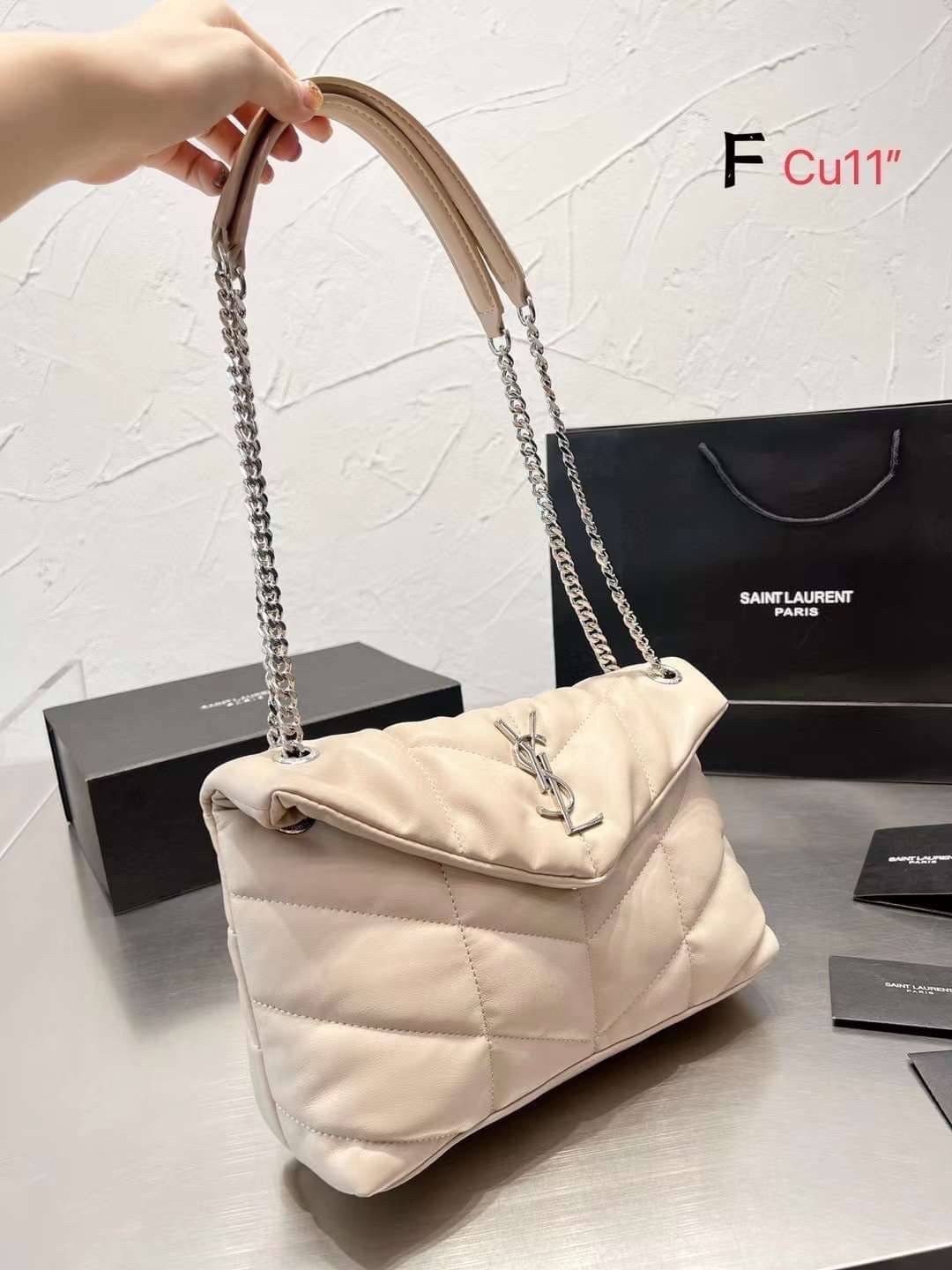 YSL PUFFER SMALL CHAIN BAG IN QUILTED มามุงค่าา ใครเล็งใบนี้มาแล้วน้า งานหนังสวยสมการรอคอย มาแบบครบเซ็ทพร้อมถุงผ้าและกล่อง นอกจากจะซื้อมาใช้เองแล้ว ก็เหมาะซื้อเป็นของขวัญให้คนรู้จักเช่นกันนะคะ