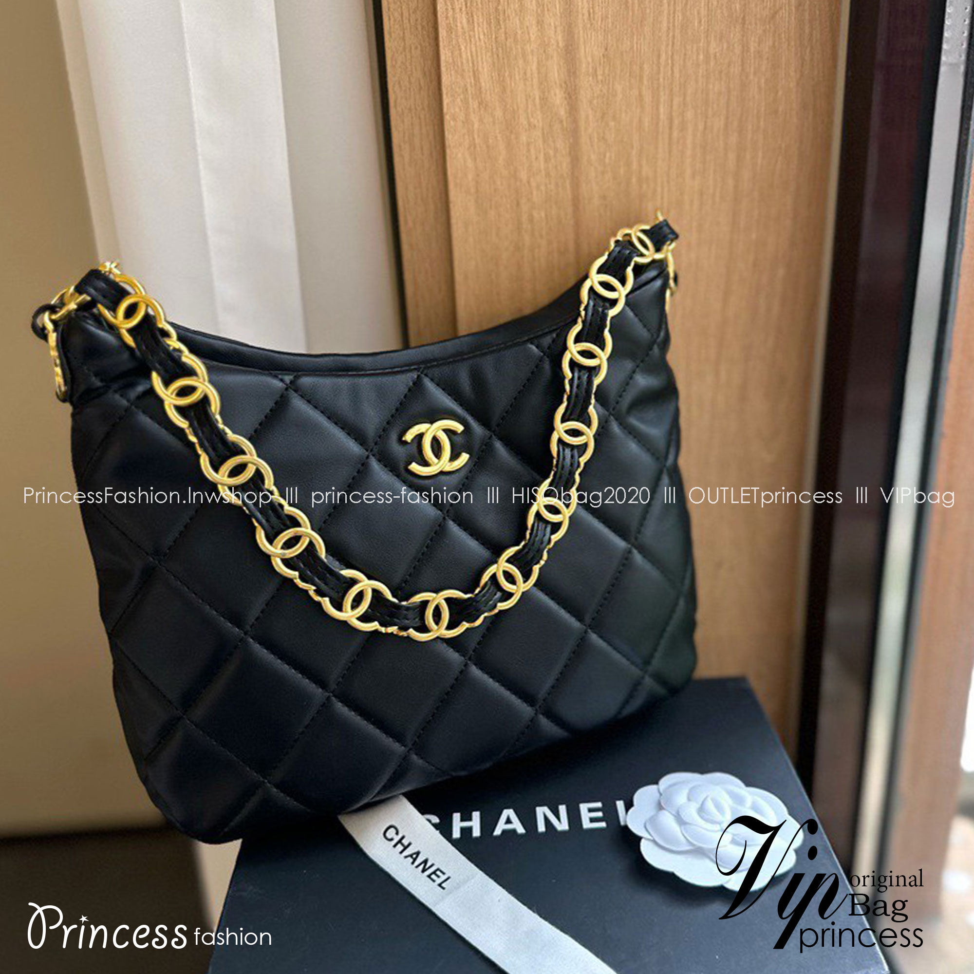 Chanel Hobo Handbag รุ่นใหม่ล่าสุด ทรงที่สาวๆรอคอย CHANEL LEATHER BAG ทรงสวยเรียบหรู เนื้อหนาดีมาก อะไหล่ทองวินเทจ ประดับโลโก้แบรนด์สุดหรู