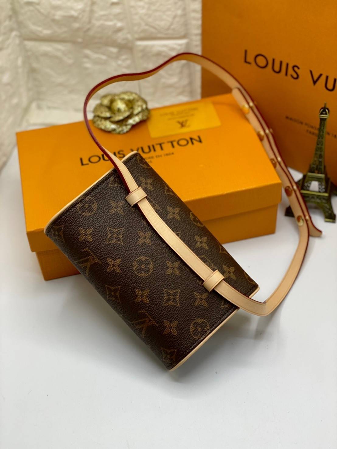 พรีเมี่ยมกิ๊ฟแท้ 100% 】พร้อมส่งที่นี่ที่เดียว VIP gift Louis Vuitton Mono Pouchette Florentine Belt Bag กระเป๋าคาดเอวหนังแท้สุดหรู มีจำกัดนะคะ