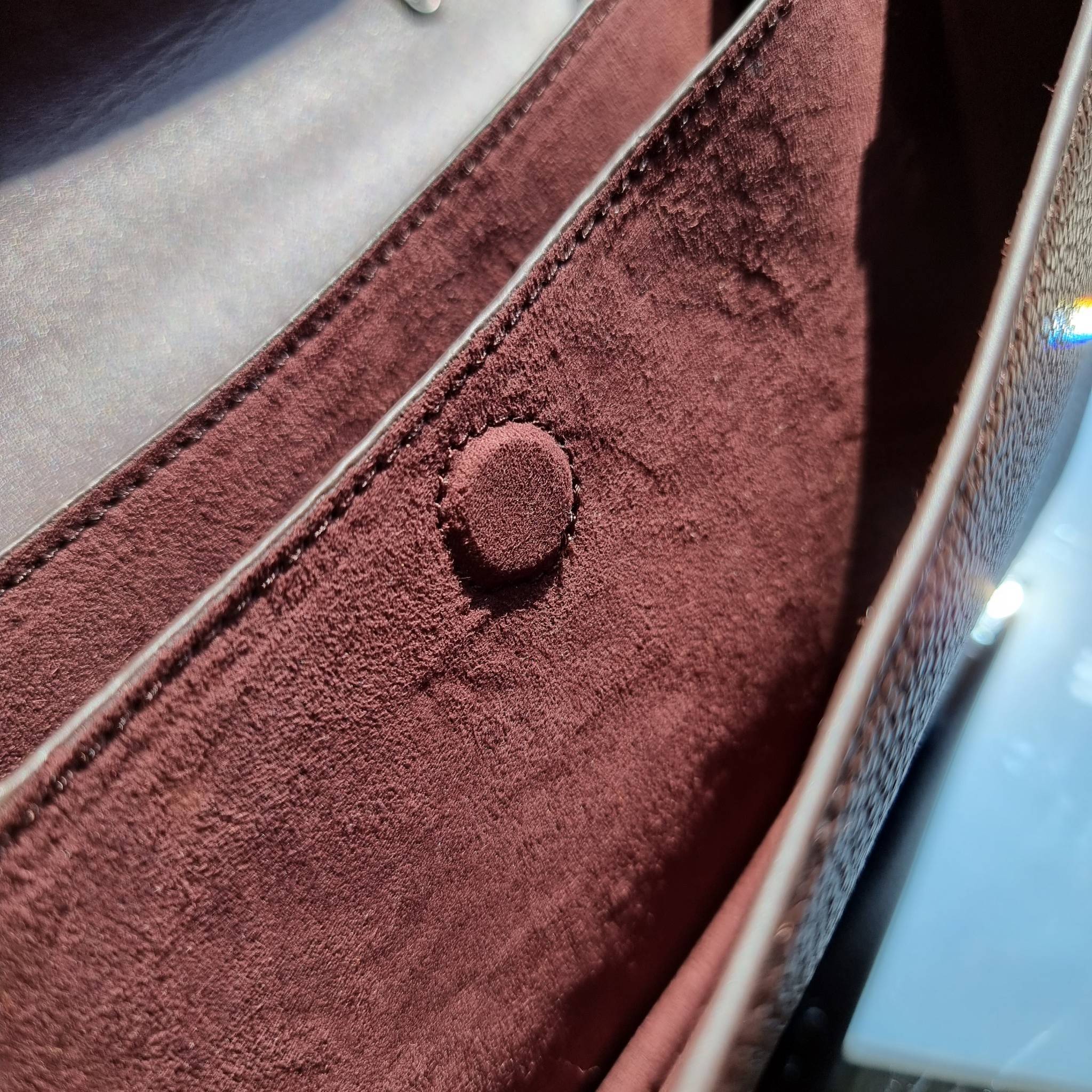 OUTLET 】COACH 88343 CAMILLE CROSSBODY WITH HORSE AND CARRIAGE PRINT AND ARCHIVE PATCH คอลเลคชั่นหายาก ที่สาวๆตั้งตารอ!! ด้วยดีไซน์ลุคผู้ดี ตกแต่งลวดลายออกมาดูโดดเด่น กับกระเป๋าสะพายที่ปรับใช้ได้หลายหลายสไตล์ สะพายไหล่สายคู่ สะพายข้างสายเดี่ยว หรือจะเอาสาย