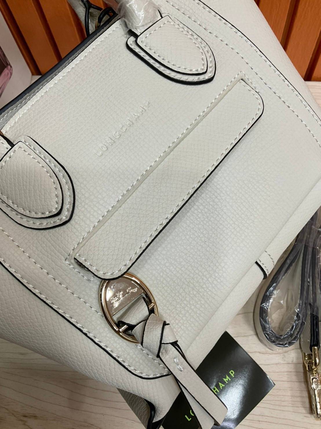 ของแท้ 💯% LONGCHAMP MINI MAILBOX TOP HANDLE BAG กระเป๋าถือ/Crossbody รุ่นหายาก!! รุ่นใหม่ล่าสุด ดีไซน์ด้วยเส้นด้ายที่ดูโฉบเฉี่ยว และ รูปทรงสี่เหลี่ยมคางหมู ทรงสวยโดดเด่น เป็นเอกลักษณ์ของผู้หญิง Longchamp วัสดุ Polyamide & Leather หนังแท้