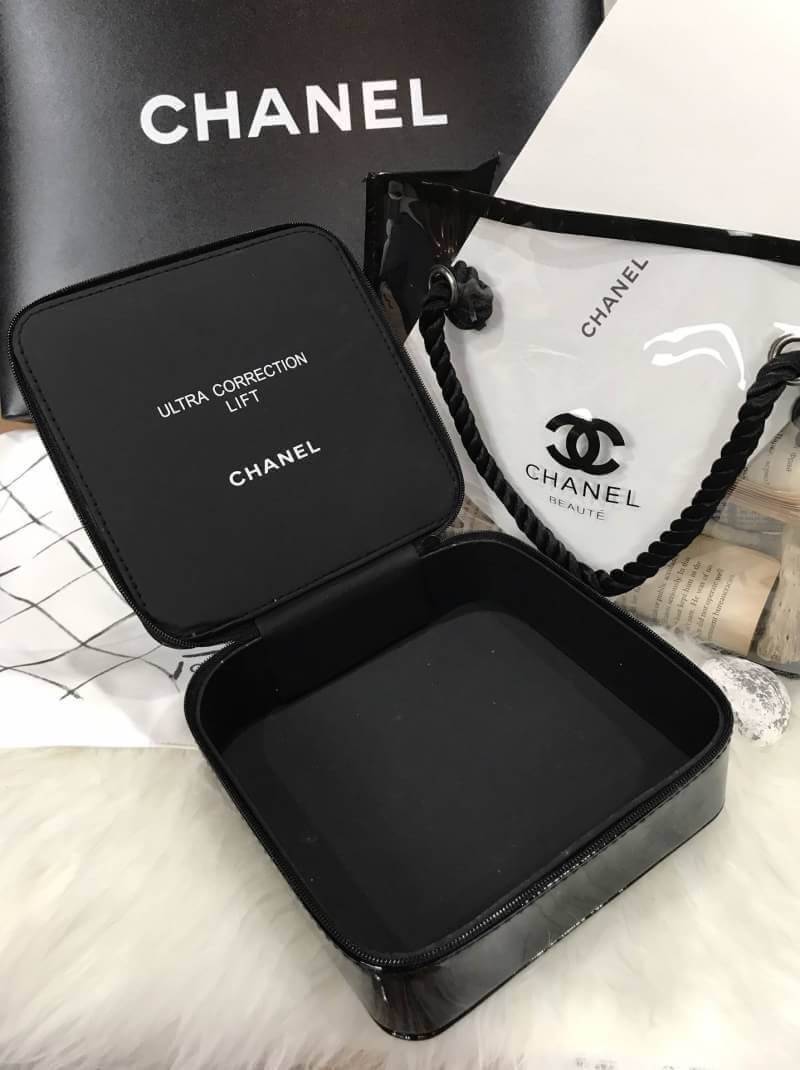 Chanel VIP Beaute Clear Transparent Cosmetic Bag & Chanel Cosmetic Hard Case Square With Zip ReStock..Best Seller!!! ซื้อ1ได้ถึง2ใบ...SET หายาก Vip. gift ของแท้ Limited Edition จากผลิตภัณฑ์ Chanel Lelift จากเคาเตอร์ต่างประเทศ ราคาสุดคุ้ม มาพร้อมถุงพลาสติก