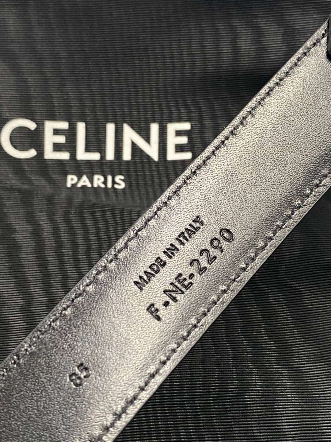CELINE BELT 2.5cm เข็มขัดที่ควรมีที่สุดในยุคสมัยนี้ค่า เข็มขัดซีลีนหนังแท้สวย เกรดท็อปออริ เกรดดีสุด 1:1 สลับแท้ ใช้งานต่างประเทศสบายใจเลยค่า ตามตะลิสไปเลยย รับรองปังๆๆ