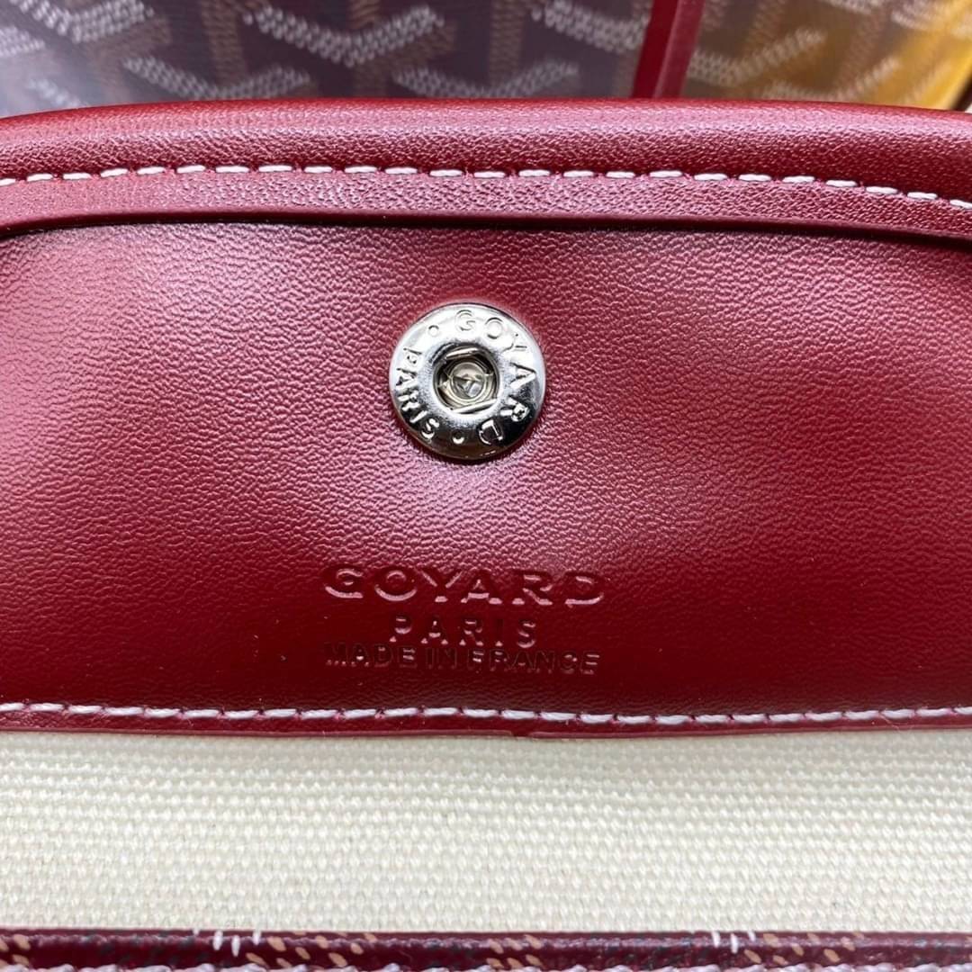 9 สี GOYARD ANJOU TOTE MINI / Goyard Mini Tote เกรดออริจินอลสลับแท้ ใช้งานต่างประเทศได้ ฮอตไอเท็ม กับกระเป๋าสะพายทรงโท้ท ไซส์มินิ กะทัดรัด มาครบสีขายดี เลิศทุกสี รูปทรงคลาสสิค ดีไซน์เป็นเอกลักษณ์ ใช้งานได้หลากหลาย