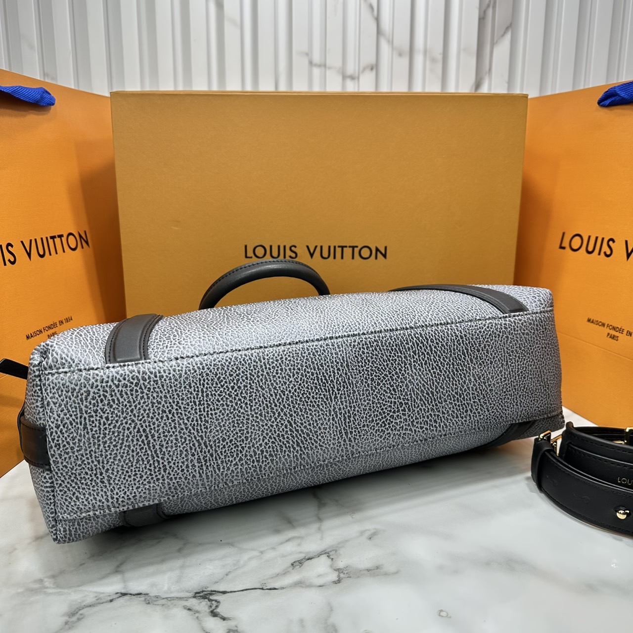 ORI หนังแท้ | LV Biker PM bag กระเป๋าสะพาย ใหม่ล่าสุดเปิดตัวโดดเด่นใน Spring -Summer 2025 ได้แรงบันดาลใจมาจากเสื้อแจ็คเก็ตไบเกอร์สุดไอคอนิก โทนสีคลาสสิกเหนือกาลเวลาไอเท็มหลักเปี่ยมสไตล์ประจำฤดูกาลนี้และในอนาคต