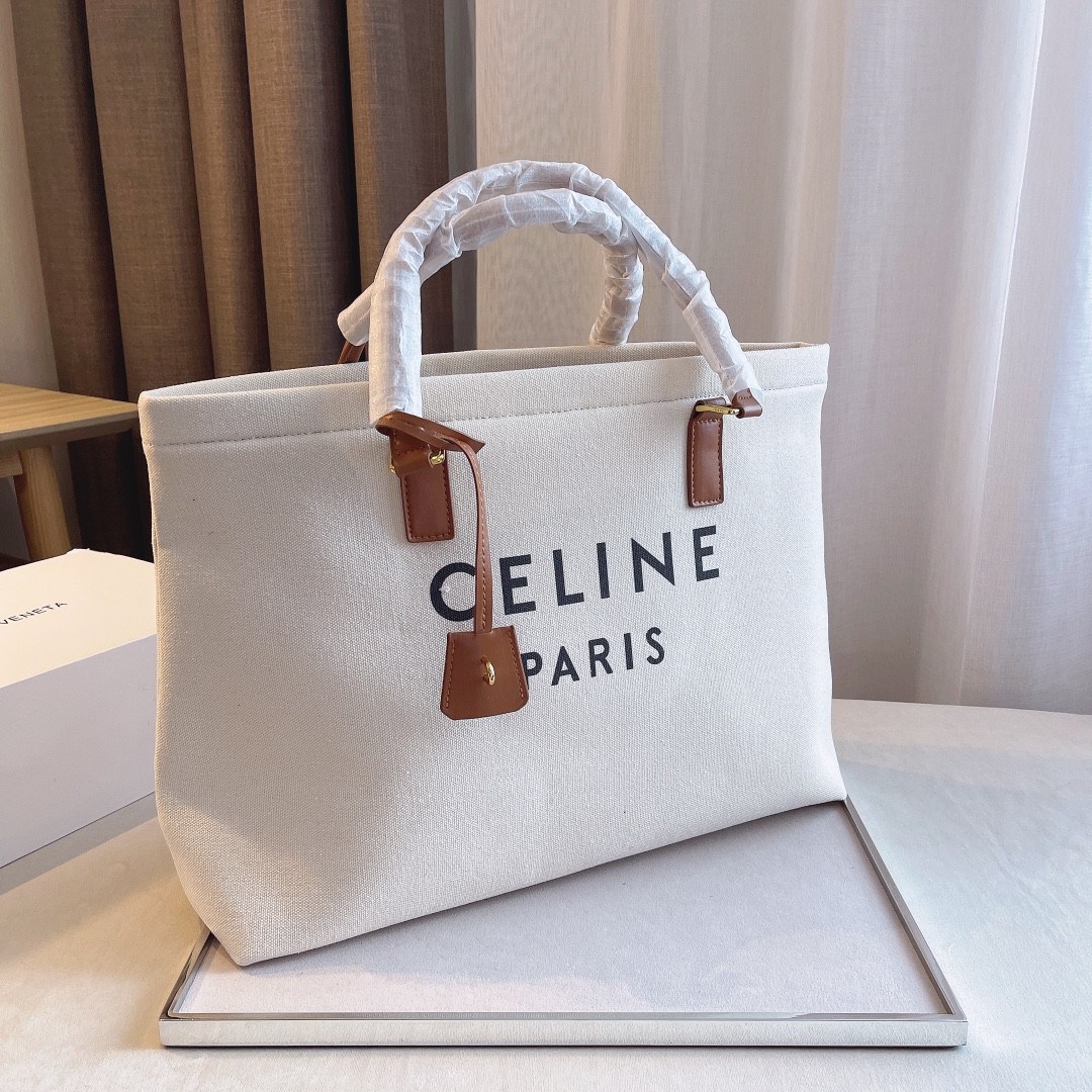 CELINE TOTE BAG VIP GIFT WITH PURCHASE (GWP) พรีเมี่ยมกิ๊ฟ Limited Edition จาก PERFUME DUTYFREE COUNTER วัสดุ Canvas & Grained cowhide ดีไซน์ทรง Shopping ขนาดใหญ่กำลังดี