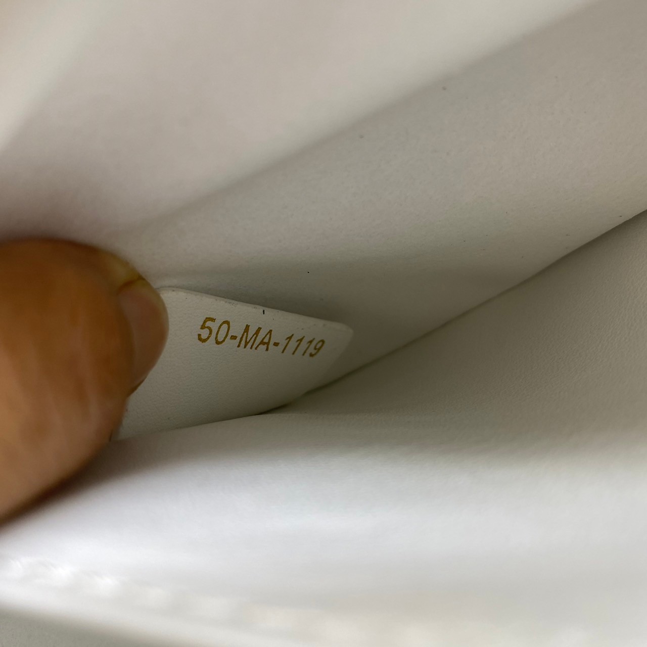 หนังแท้ DIOR MEDIUM DIOR VIBE HOBO BAG รุ่นใหม่ล่าสุด พร้อมส่งที่ไทย เกรดออริจินอลหนังแท้ สวยมากค่ะ ภาพสินค้าถ่ายจากงานขายจริง ใช้งานต่างประเทศได้