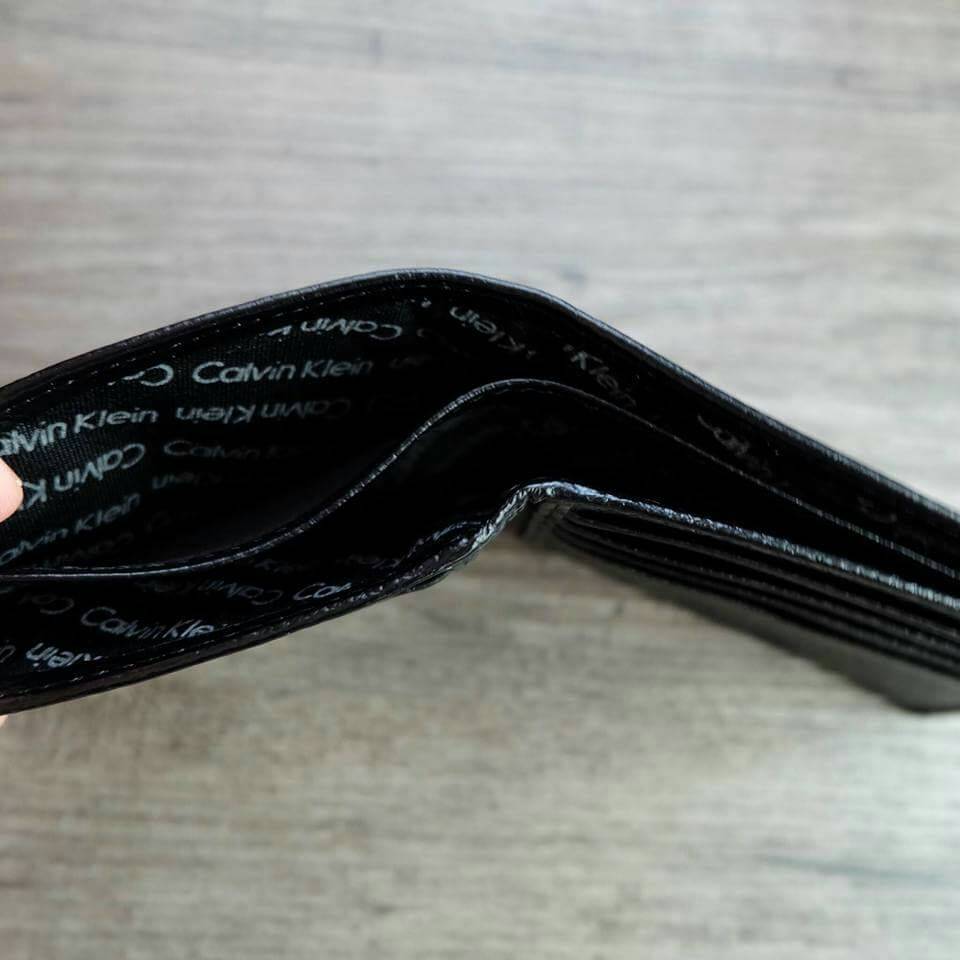 Calvin Klein Leather Credit Card Fold with Metai Clio Key Fob Set กระเป๋าสตางค์ใบสั้น Set สุดคุ้มมอบให้เป็นของขวัญ หรือใช้เองก็แนะนำค่ะ