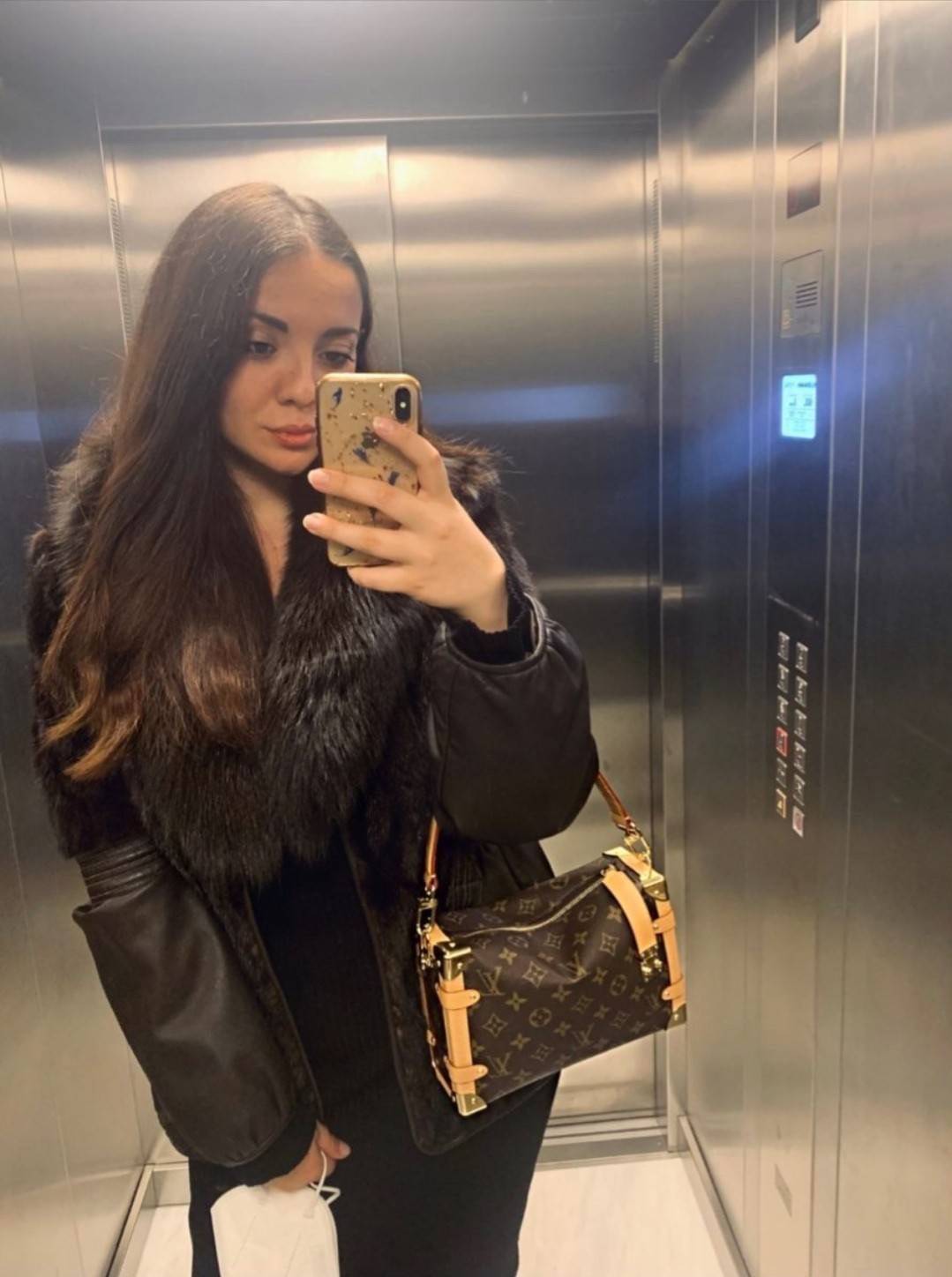 LV SIDE TRUNK MONOGRAM สุดยอดกระเป๋าไอคอนนิค ทรงสวย ใหม่ล่าสุด สวยมีเสน่ห์ รูปทรงกล่อง โดดเด่นด้วยหมุดเข้ามุม ซิปเปิด-ปิดล็อคได้ วัสดุหนังแคนวาส