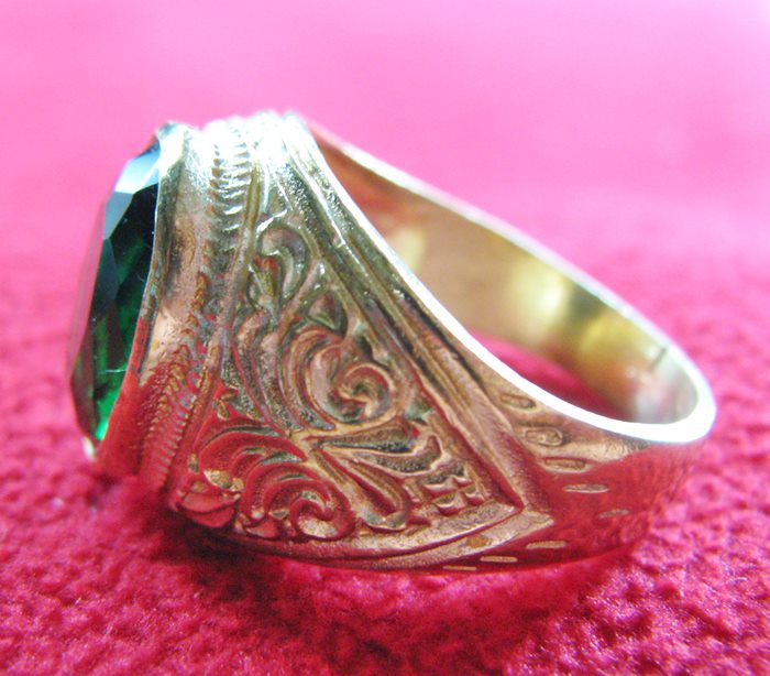 สินค้าหมดค่ะ แหวนพลอยมรกตเนื้อทองเหลือง(ราศีพฤษภ)แบบเล็กค่ะ