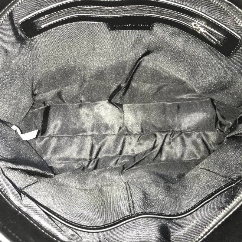 Charles & Keith Black Textured Tote Bag ฮอตฮิตตลอดกาลสำหรับรุ่นนี้ รุ่นยอดนิยม!! มากี่รอบกี่รอบก็ขายดี ใครไม่มีรุ่นนี้ติดตู้ไว้ถือว่าเชยมาก(!!) กระเป๋าสะพายทรง Shopping bag ใบใหญ่จุของได้ใจ น้ำหนักเบา โดดเด่นด้วย Textured วัสดุสานรอบใบ ตัดขอบหนัง สวยอยู่ท
