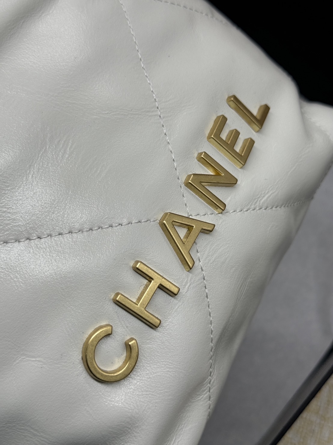 Chanel 22 Mini Handbag With Pearl Chain กระเป๋าทรงโท้ท เกรดออริ สลับแท้ 1:1 ใช้งานต่างประเทศได้