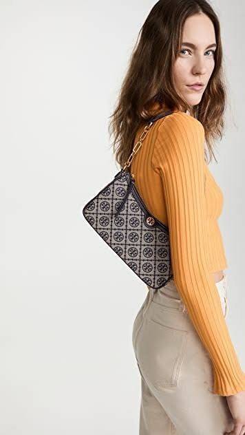 Tory burch T Monogram Jacquard Studio Bag กระเป๋า T Monogram Studio รูปทรงกระทัดรัด มาในสไตล์มินิมอลที่ถูกรังสรรค์อย่างปราณีตด้วยผ้าทอ jacquard เพื่อเฉลิมฉลองโลโก้กราฟฟิก ลวดลายสวยเด่น ดูสะดุดตา ใช้งานได้หลายรูปแบบ การแมทช์กระเป๋าให้เข้ากับการแต่งตัวทุกวั