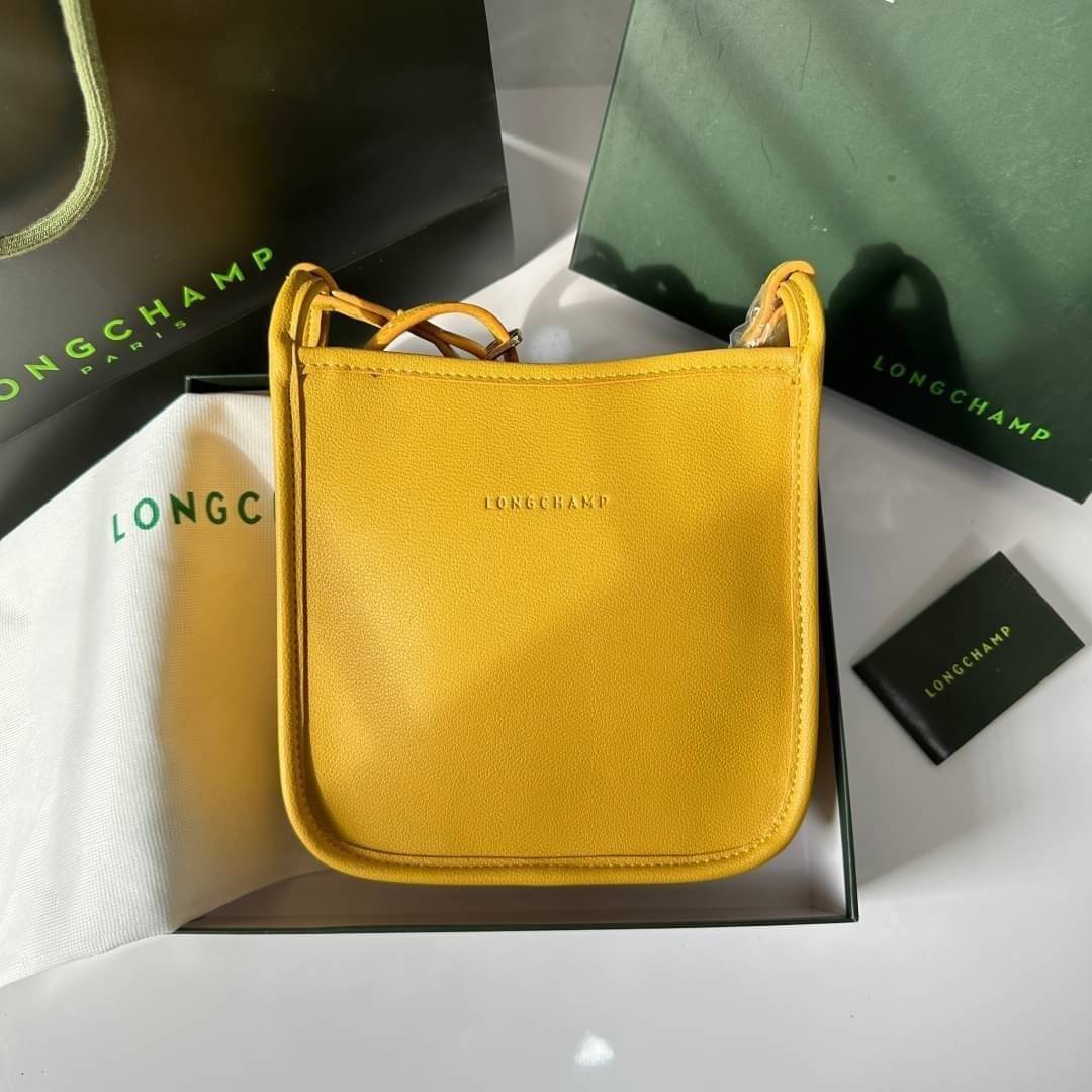 LONGCHAMP LE FOULONNÉ CROSSBODY BAG กระเป๋าสะพายที่เรียบง่ายและดูดี การออกแบบที่คล่องตัวของรุ่นนี้เหมาะอย่างยิ่งสำหรับผู้หญิงที่มีบุคลิกที่ต้องการกระเป๋าสไตล์แบบเรียบง่าย