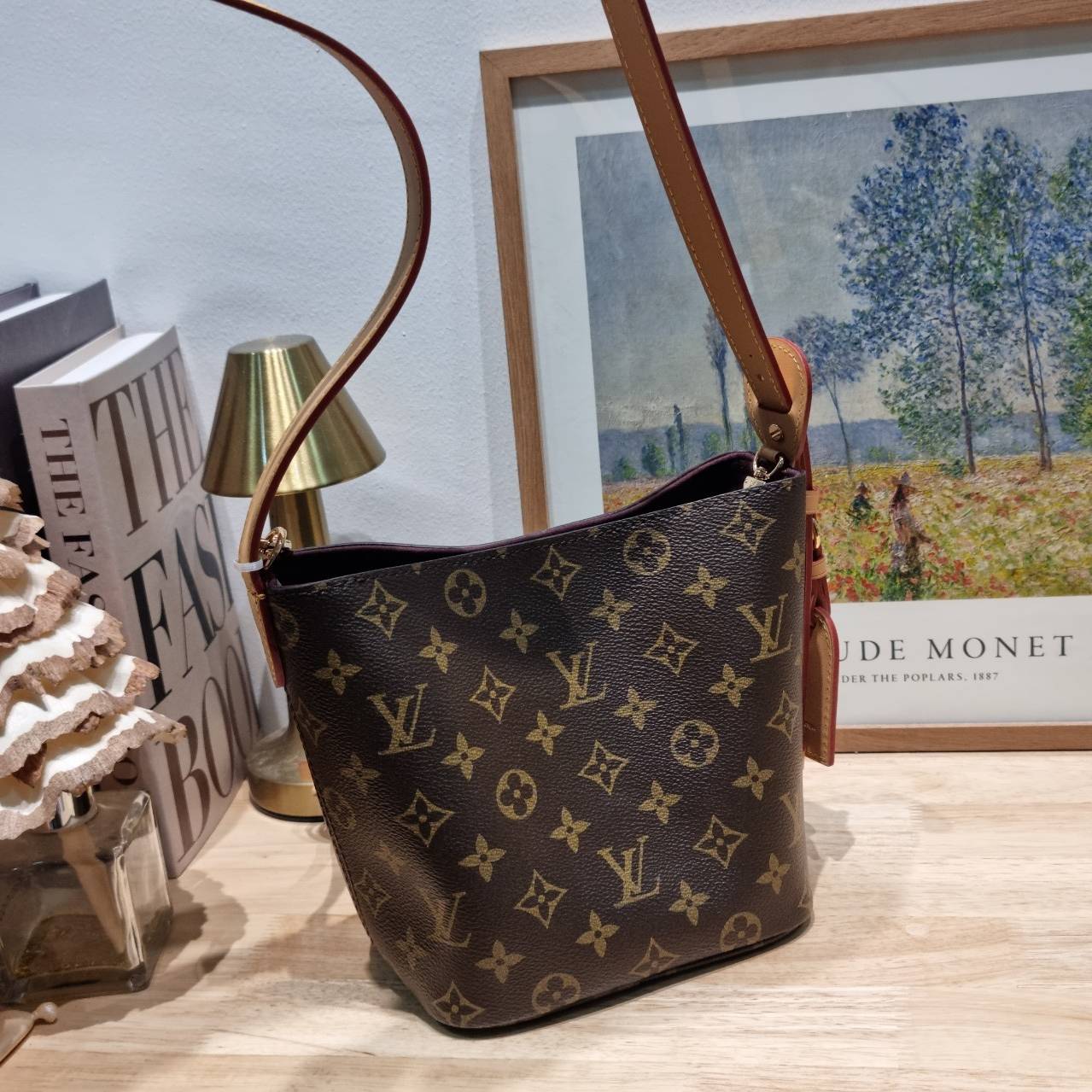 LV All In BB Bag กระเป๋าทรงบัคเก็ตที่มาแรงมากๆตอนนี้ พร้อมสีใหม่ต้อนรับวาเลนไทน์ รูปทรงคลาสสิคสะดวกใช้ ดีไซน์ลูกเล่นสนุกๆ