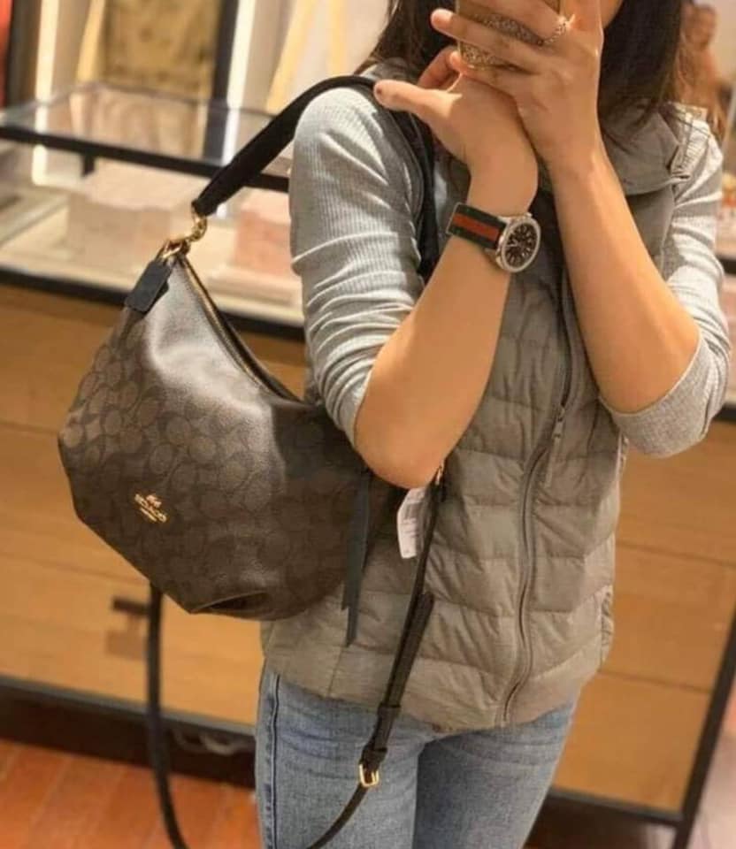 OUTLET 】ปรับราคาลง ได้ไปไม่ผิดหวังแน่นอนจ้าา💥 Coach Pebble Leather Small Skylar Hobo Shoulder Bag((90738)) พร้อมส่งที่ไทย ล่าสุด! กระเป๋าหิ้ว//สะพายข้างได้ ทรงน่ารัก ละมุน หนังแท้ หนังนิ่มมือดีมาก หลงรักแน่นอนค่าา! เปิดปิดกระเป๋าแบบซิปมีพู่ห้อย ใช