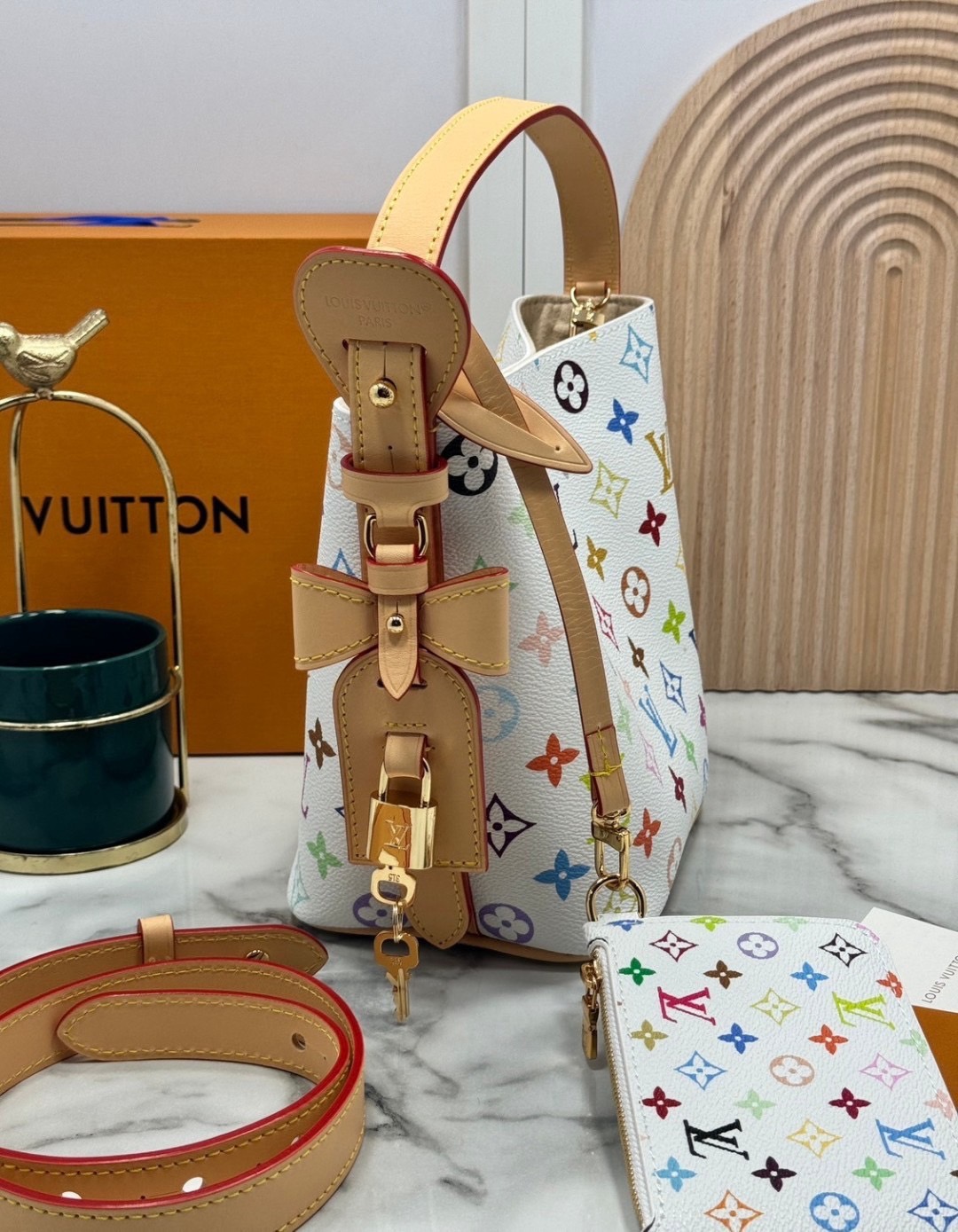 TOP ORI หนังแท้ | LV x TM All In BB Multicolor กระเป๋าทรงบัคเก็ตที่มาแรงมากๆตอนนี้ รุ่นลิมิเต็ดแต่งแต้มดีเทลเปี่ยมชีวิตชีวา แคนวาสโทนสีสดใสดีไซน์ใหม่จากพาเลตต์สีเอกลักษณ์