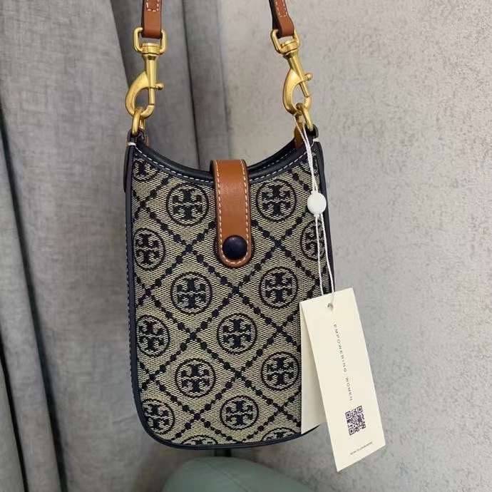 Tory Burch T Monogram Phone Crossbody / Tory Phone Bag พร้อมส่ง กระเป๋าใส่โทรศัพท์ สวยคม ด้านหลังมีช่องใส่บัตร