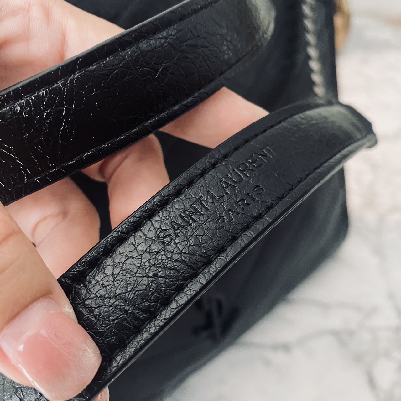 YSL Shopper Niki Tote Bag กระเป๋าสะพายทรงโท้ทใบใหญ่กำลังสวย หรูหราขั้นสุด เสิร์ฟมาให้สวยทันใช้ปีใหม่แน่นอน ใบจริงดูแพงเกินคุ้ม -- [รับตัวแทนกระเป๋า]