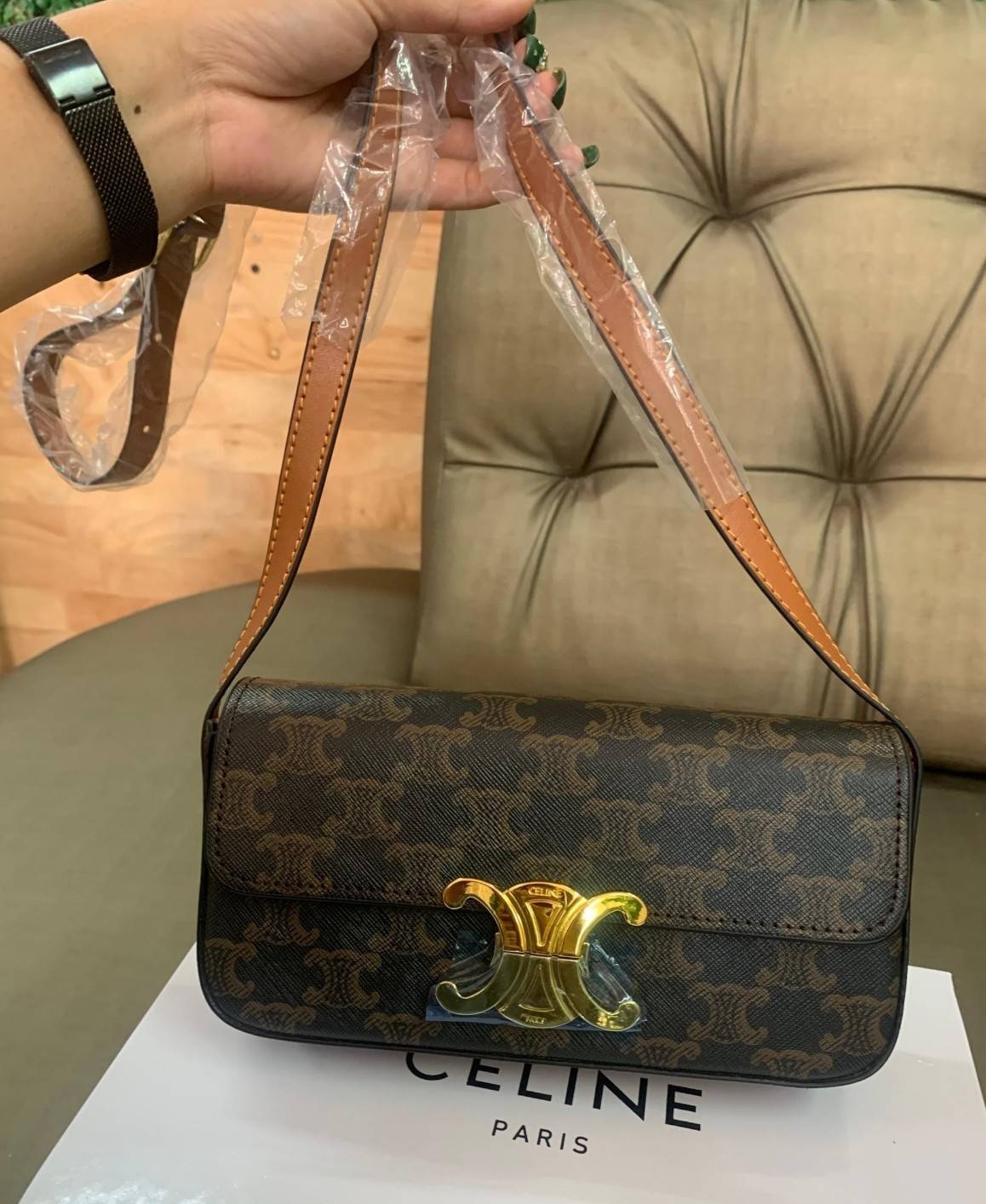 CELINE TRIOMPHE SHOULDER BAG VIP ดีไซน์ยอดนิยมสไตล์สาว LISA ทรงเหลี่ยมหนังSaffianoสวยหรูอยู่ทรง