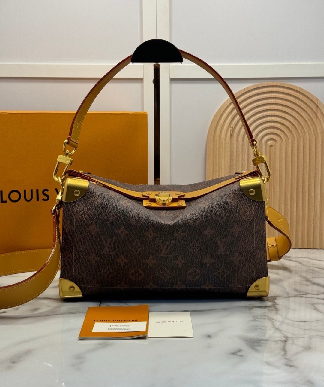 TOP ORI | LV Soul Trunk East West / lvpetite เกรดท็อปออริ เกรดดีสุด หนังแท้ สุดยอดกระเป๋าไอโคนิคสวยทรงเสน่ห์ รูปทรงกล่องปรับดีไซน์ยาวกว่าเดิม โดดเด่นด้วยหมุดเข้ามุม พร้อมตอบรับได้ทุกลุค ทุกสไตล์ไปเลยจ้า